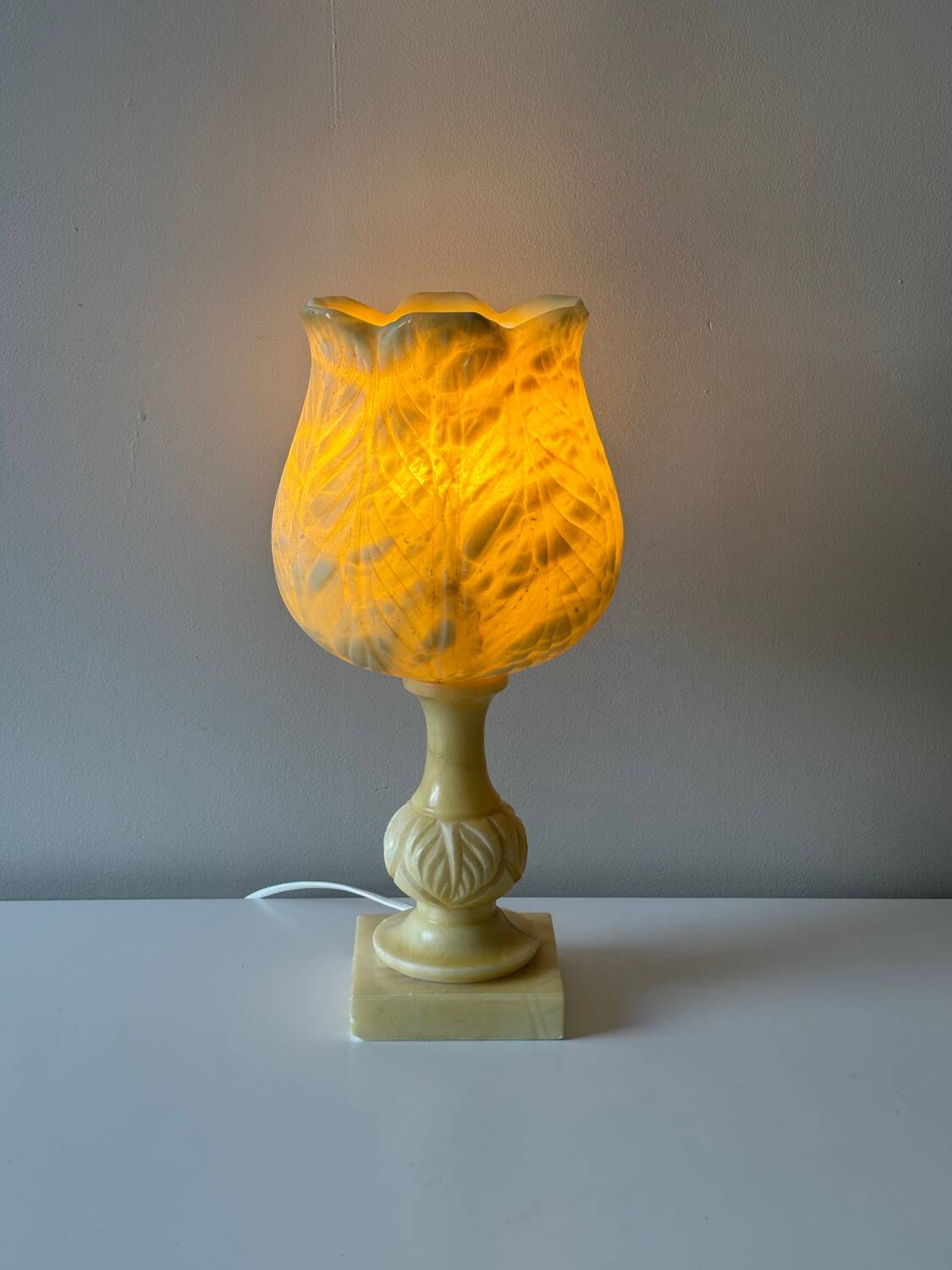 Tulip lamp in alabaster