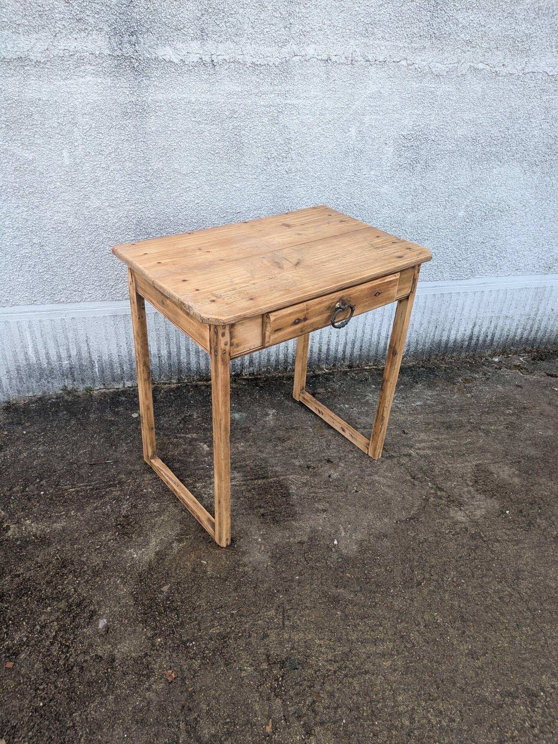 Children's desk