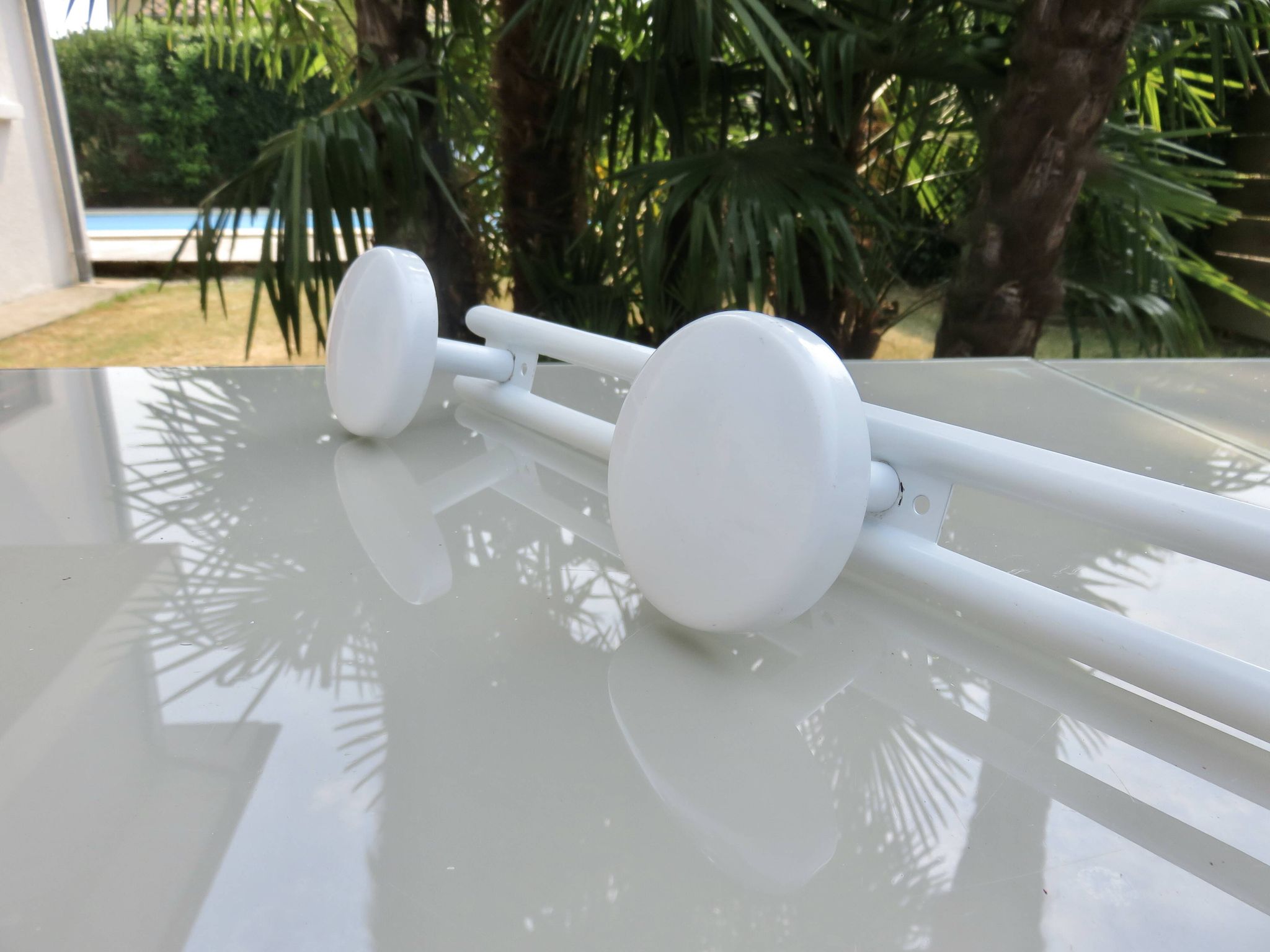White lacquered metal wall coat rack, 3 hooks, 80s