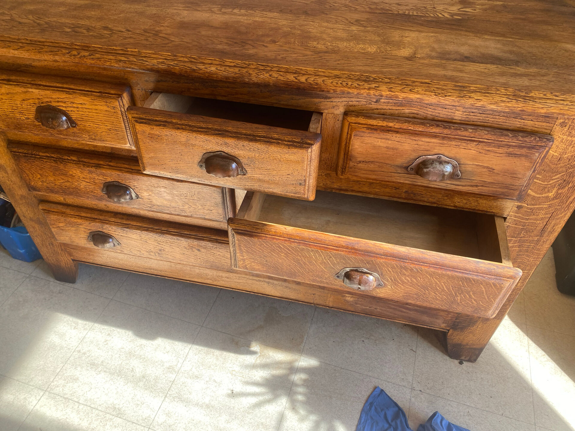 Solid oak chest of drawers