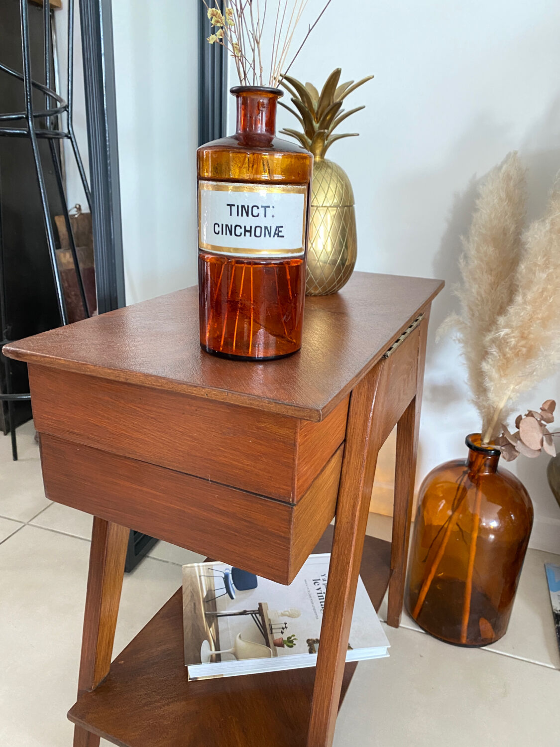 Vintage compass feet worker