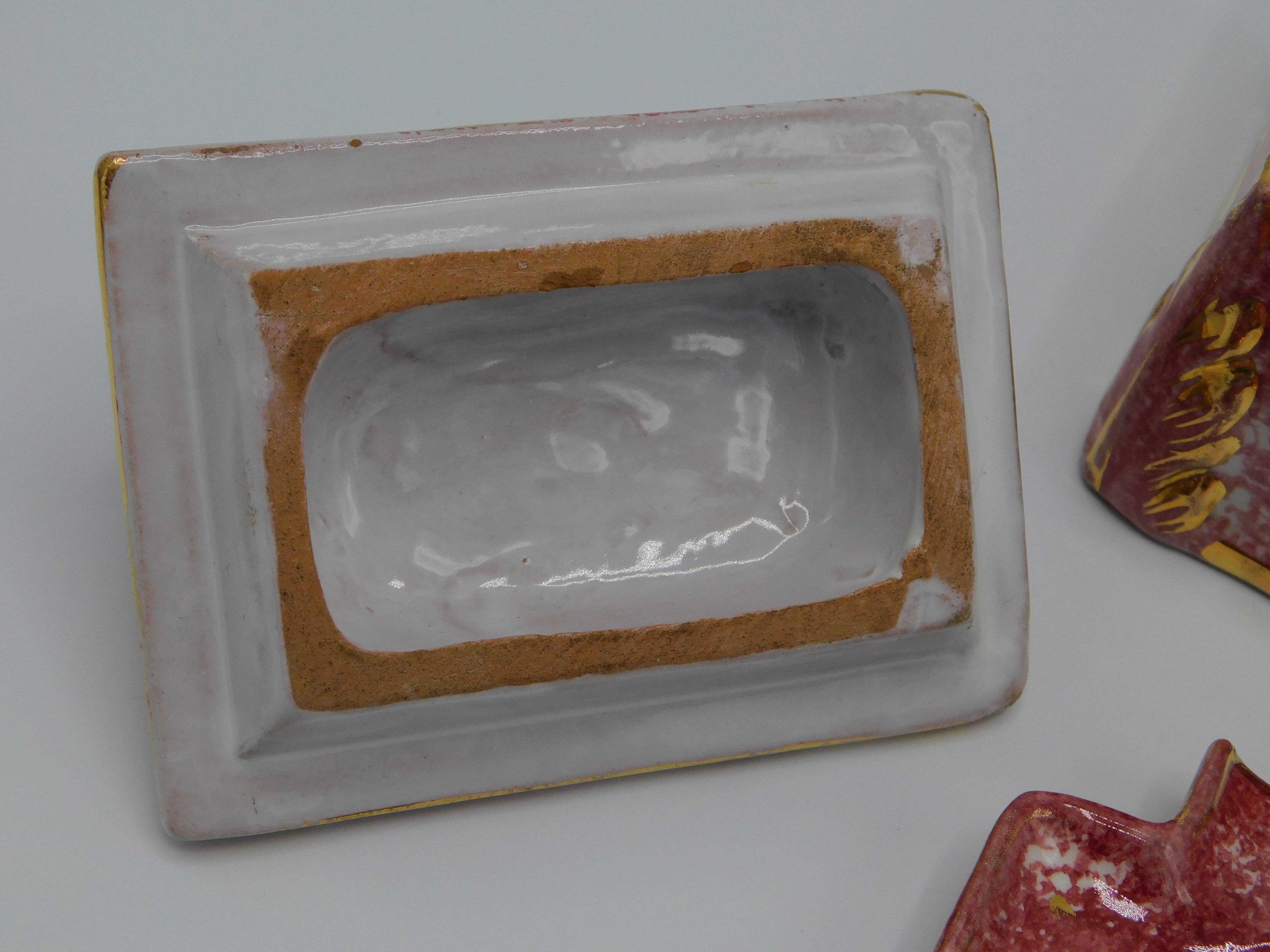 Italian guests ashtray in rose and gilding earthenware