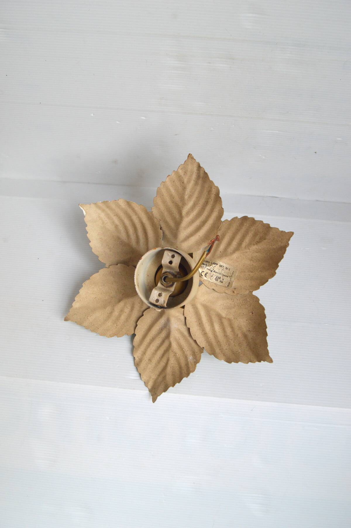 Metal flower wall light