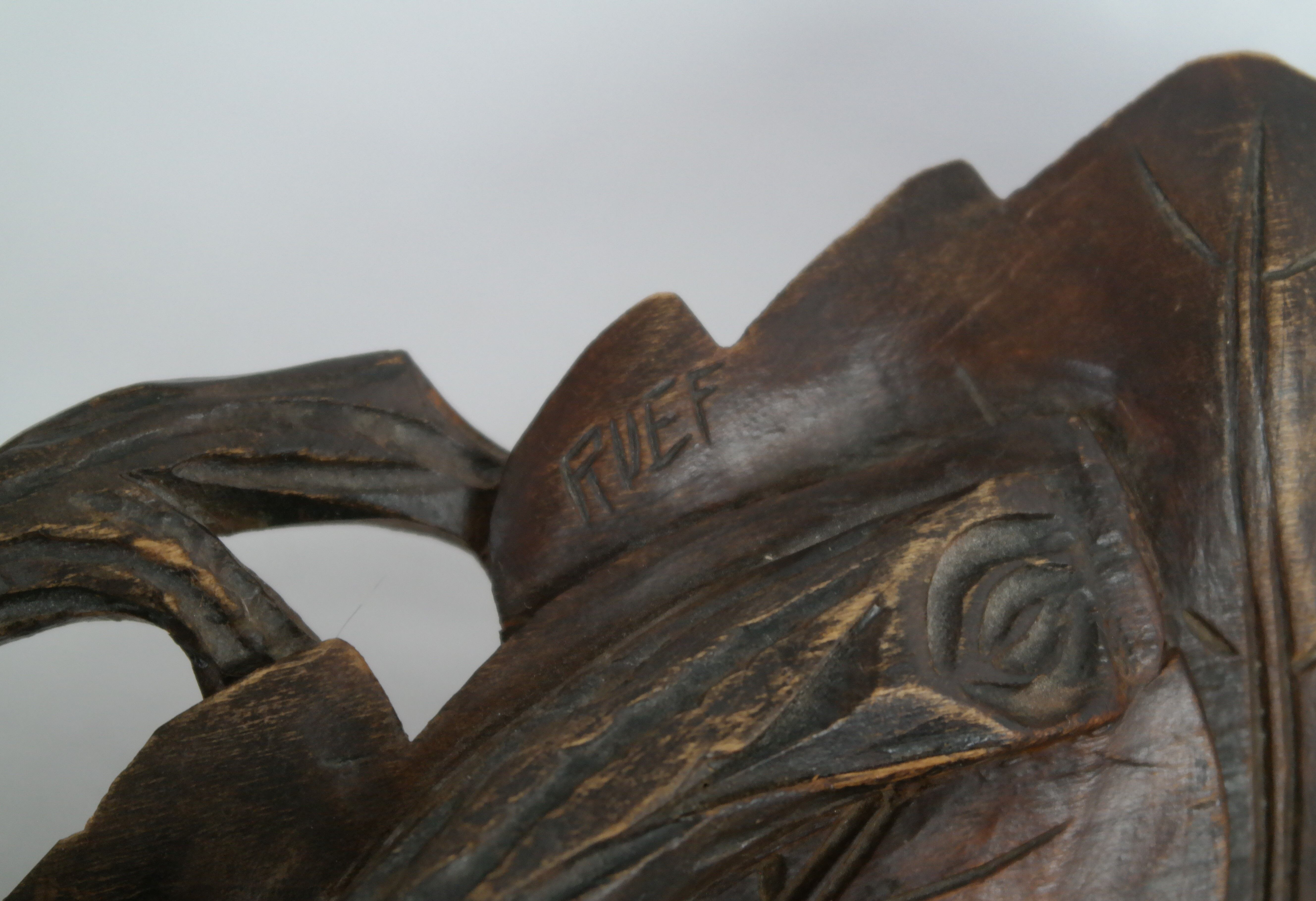 Ruef maple leaf wooden basket