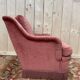 Fauteuil style crapaud en velours rose capitonné