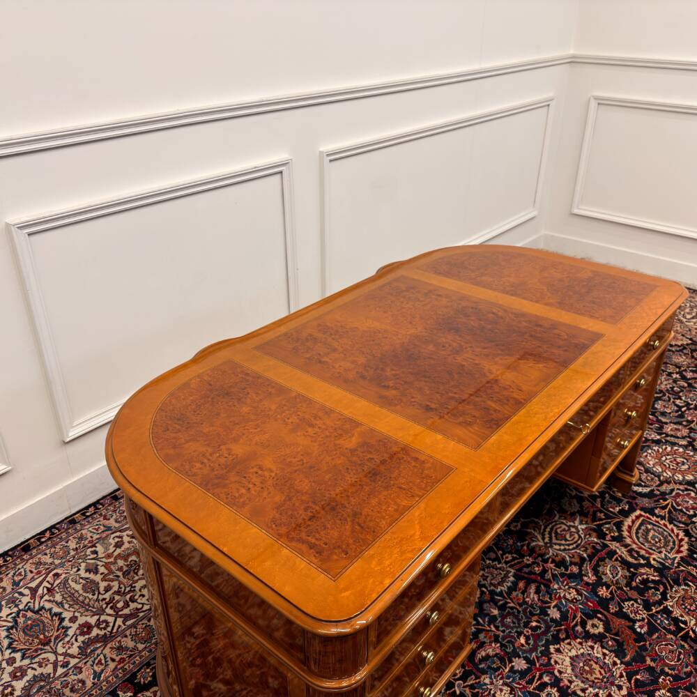 Bureau antique classique italien avec panneau arrière