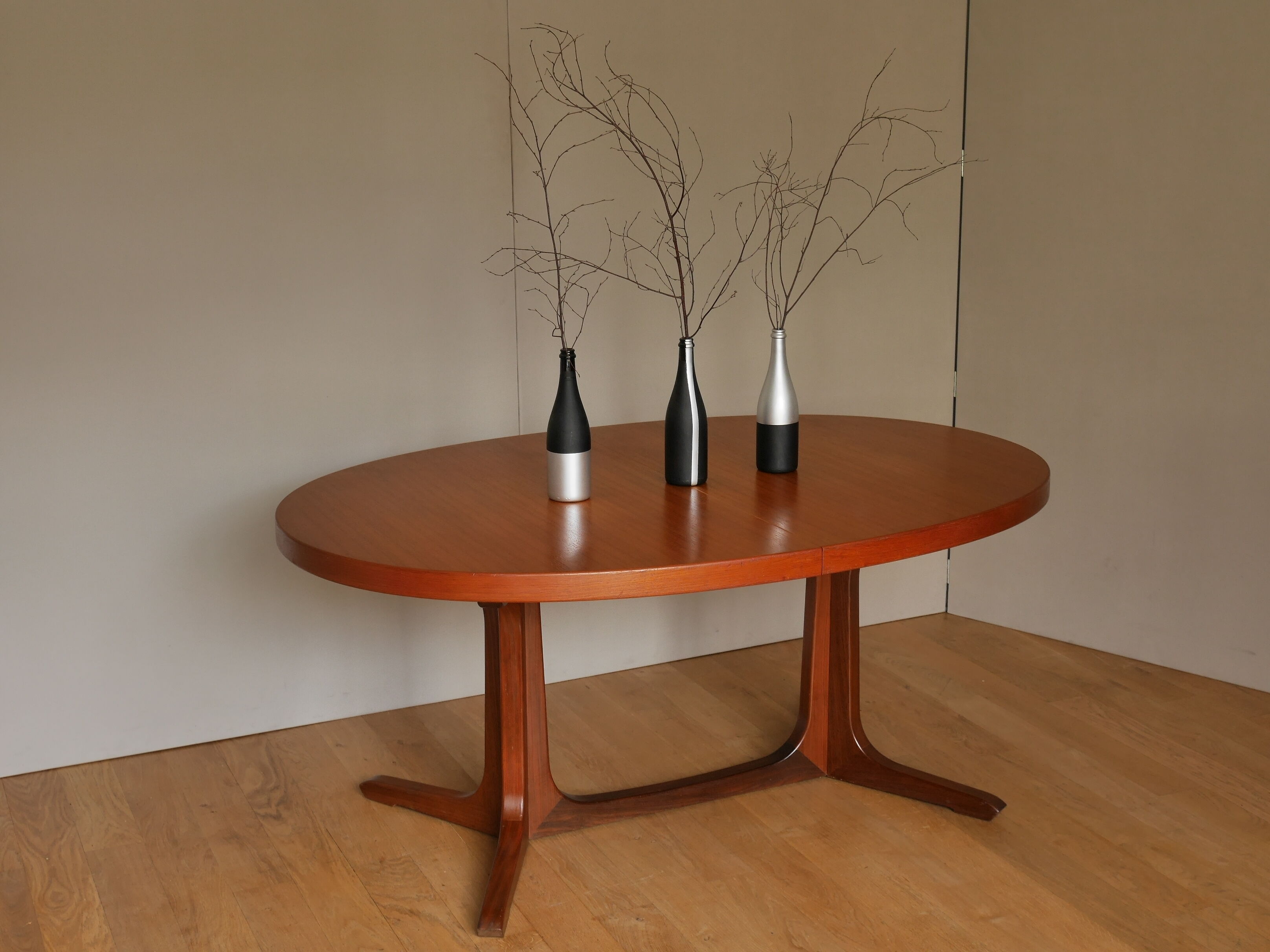 Baumann 60 years extendable oval table