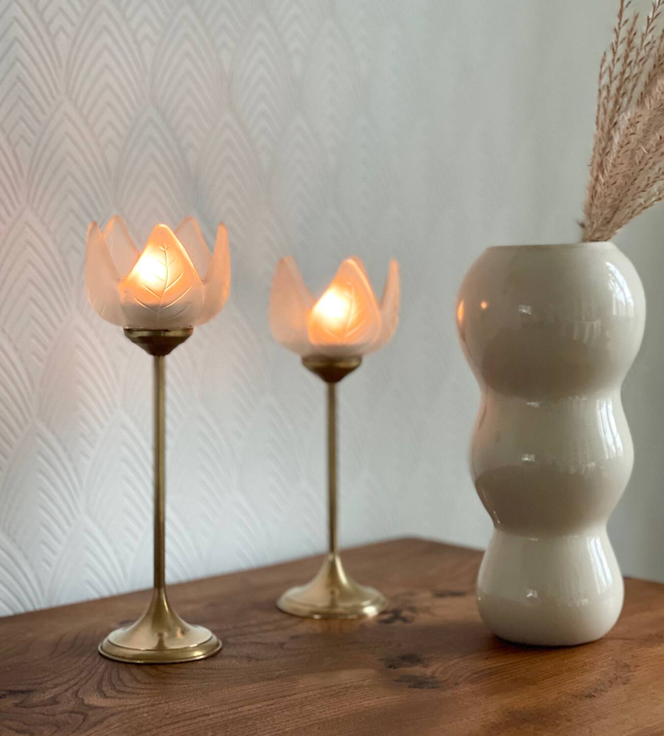 Pair of tulip-shaped candle holders in frosted glass and brass.