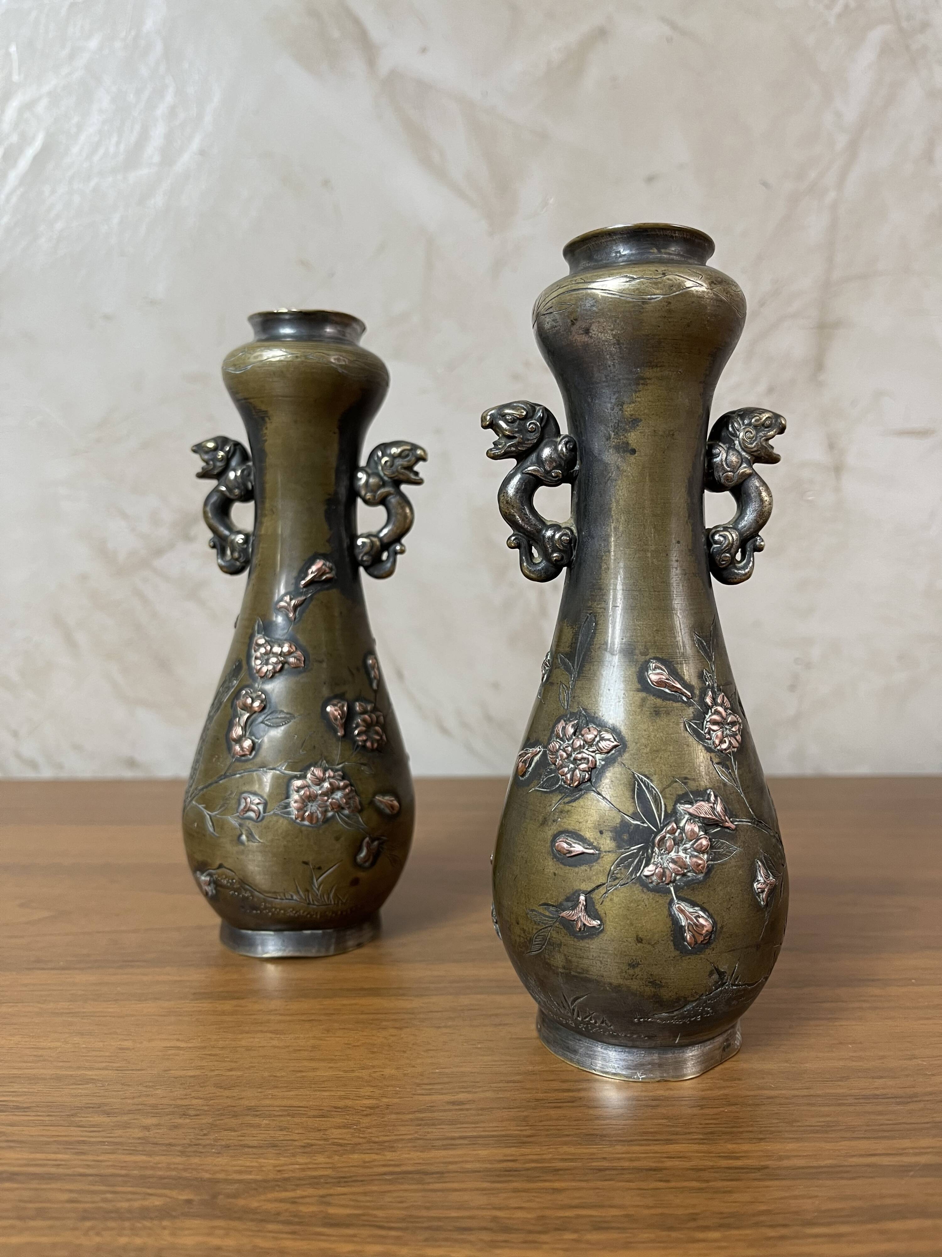 Pair of bronze vases - Asian motifs in relief in copper