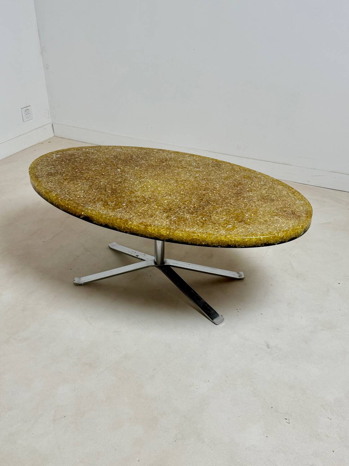 Table basse en résine par Pierre Giraudon