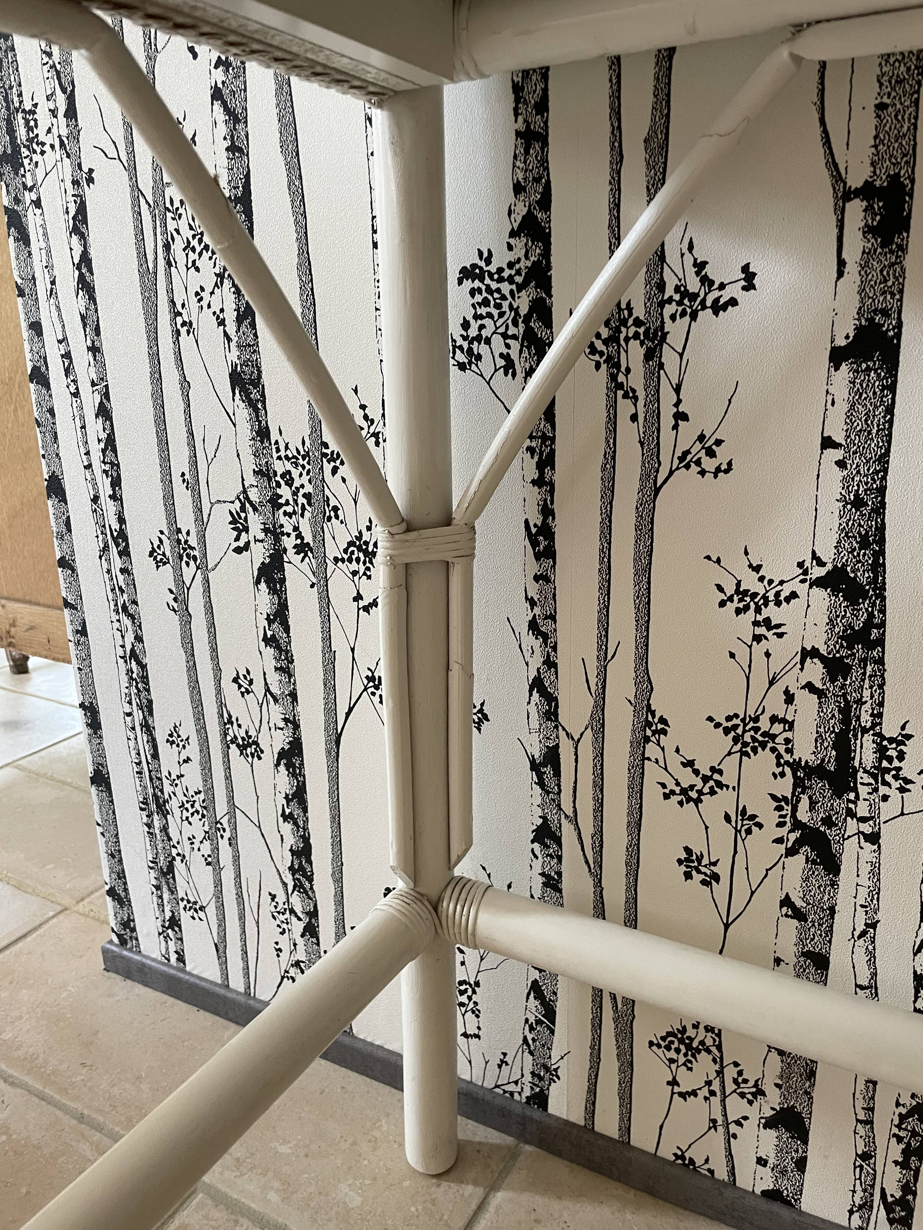 Coiffeuse en rotin blanc