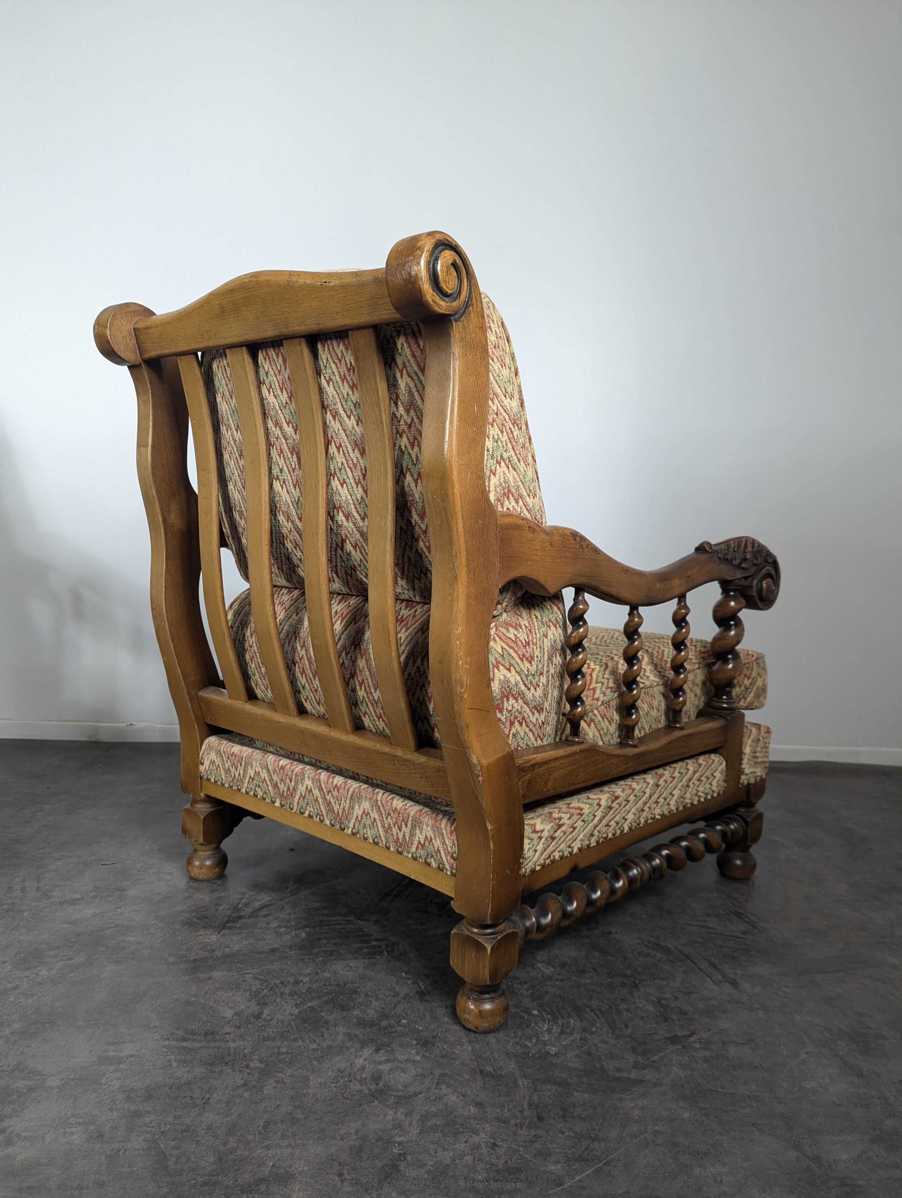 Paire de fauteuils de style Louis XIII