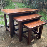 Set of 3 nesting coffee tables in oak.