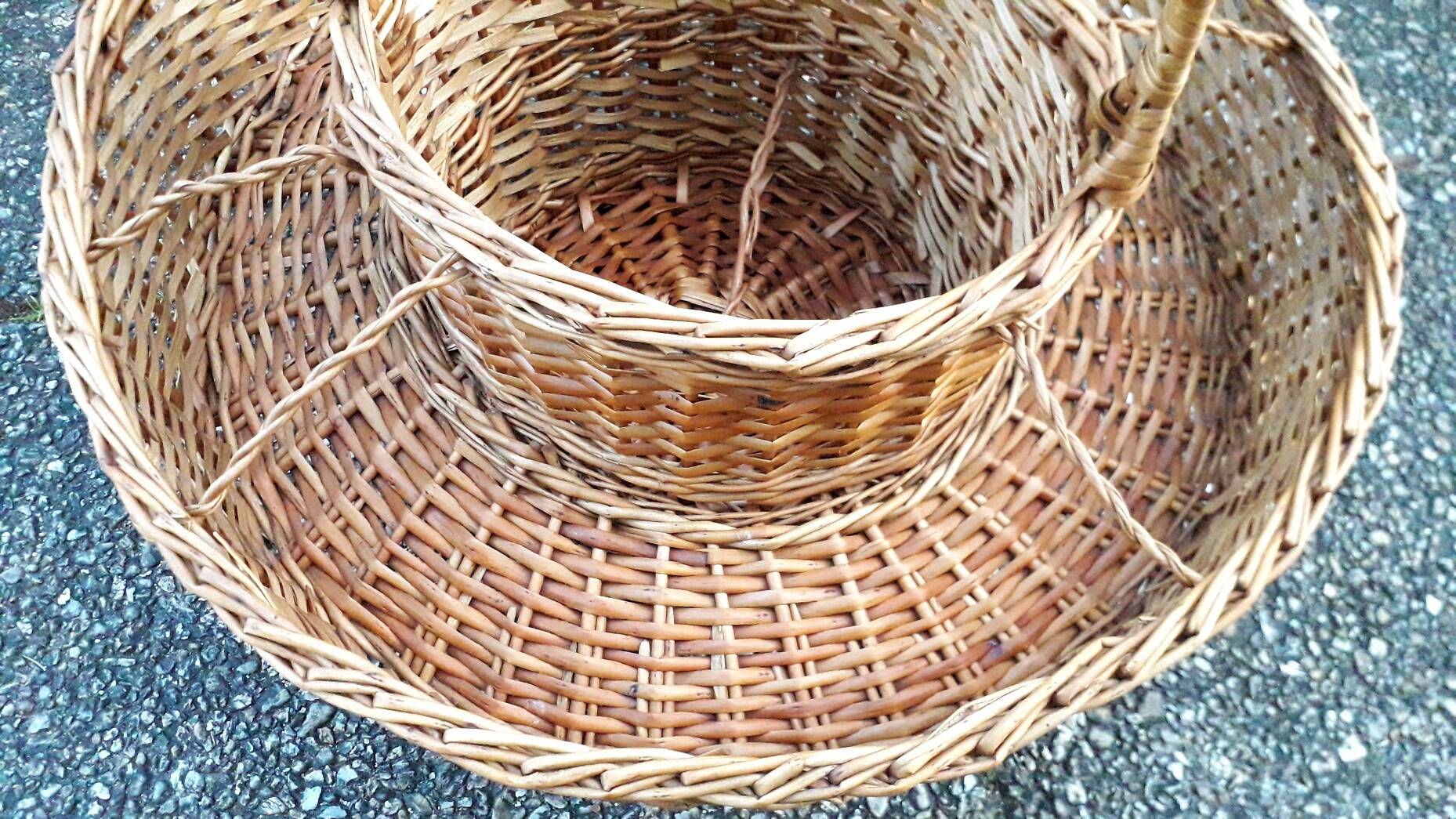 Wicker bottle holder bar basket