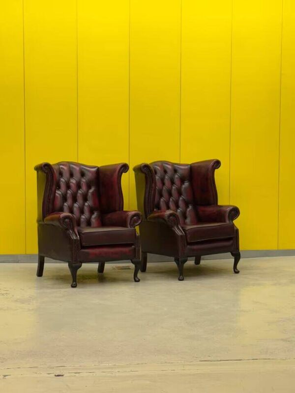 Fauteuil chesterfield en cuir bourgogne avec accoudoirs (Le prix est pour un)