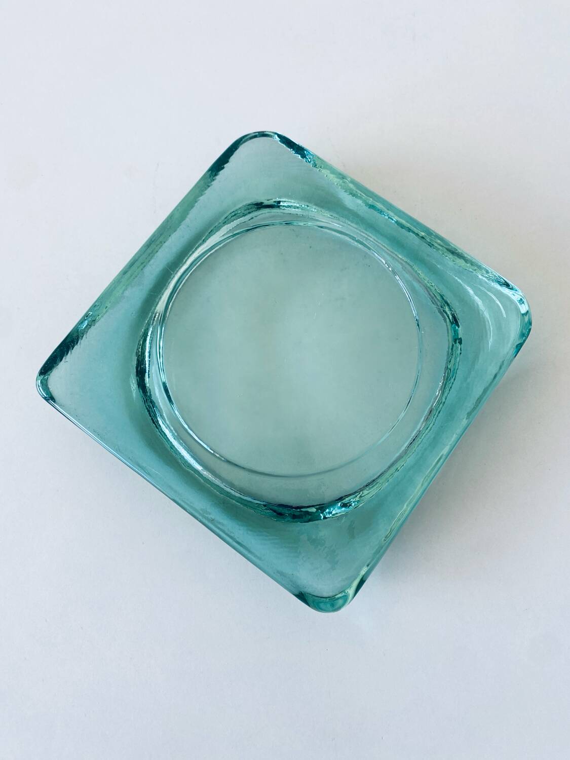 Glass tiled pocket emptier