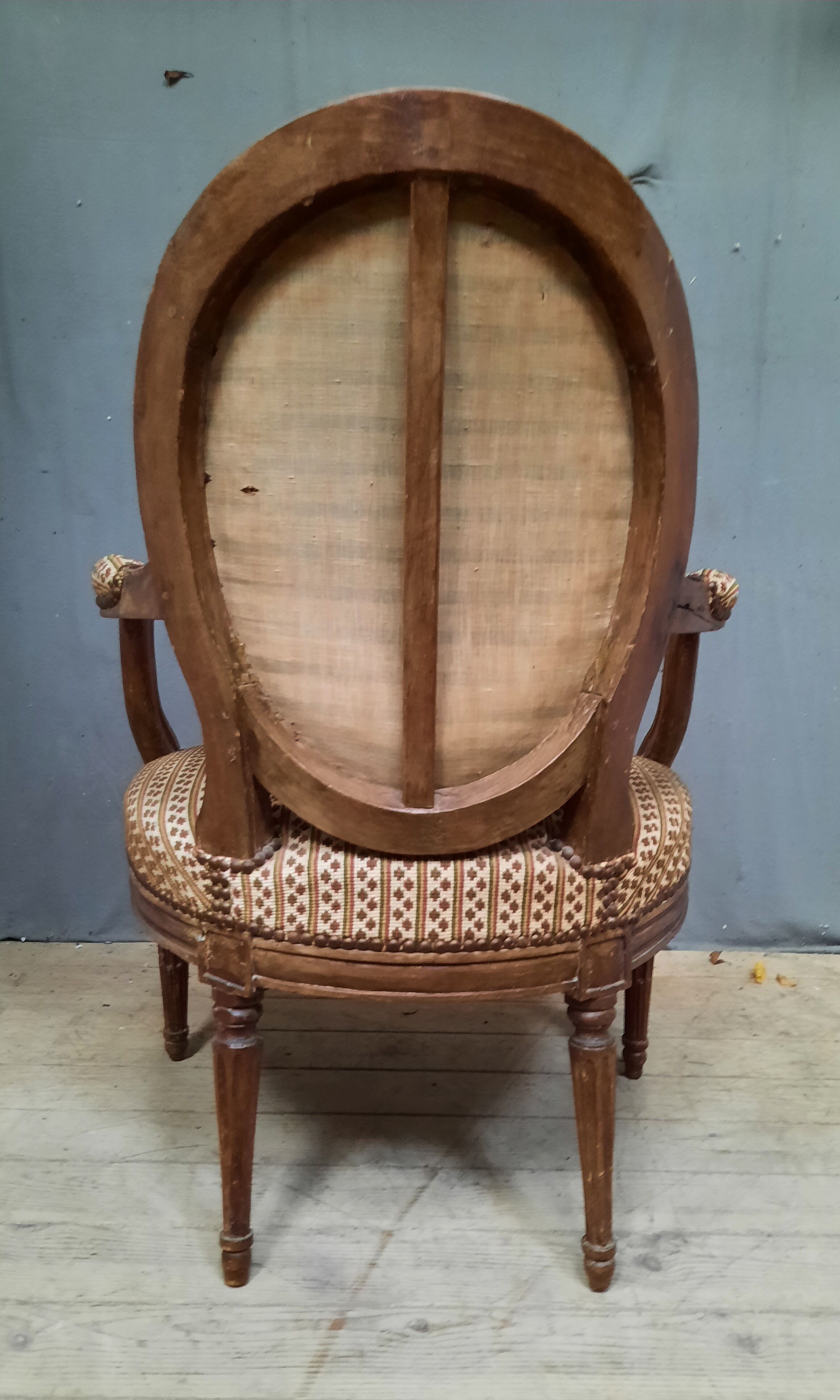Fauteuil medaillon Louis XVI