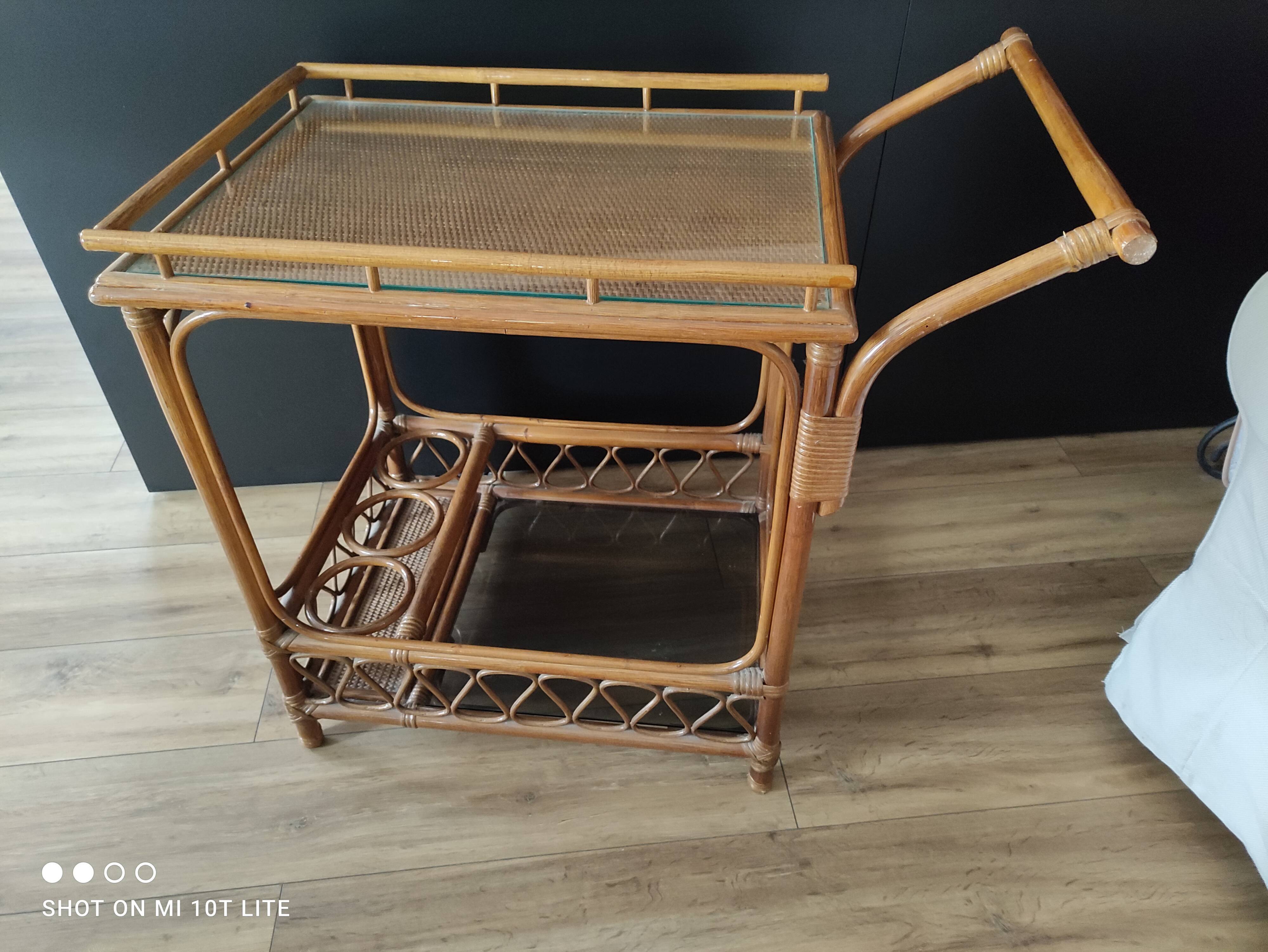 Vintage rattan service