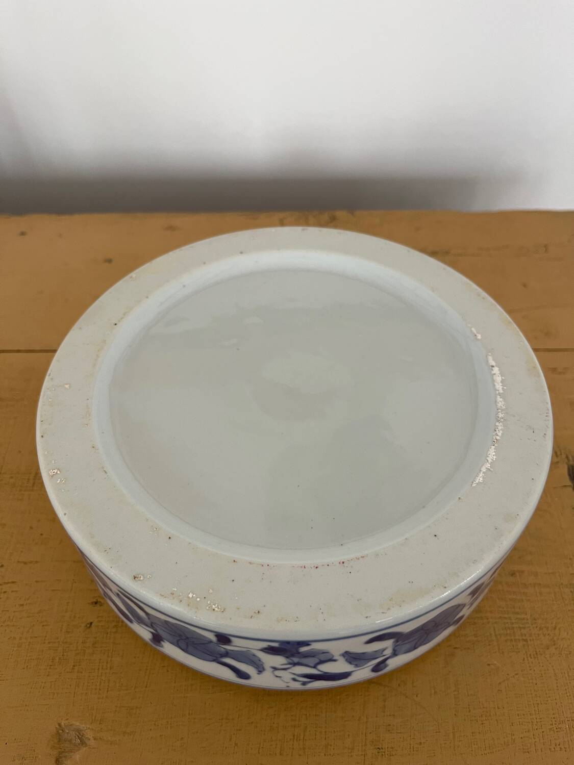 Large Chinese porcelain box