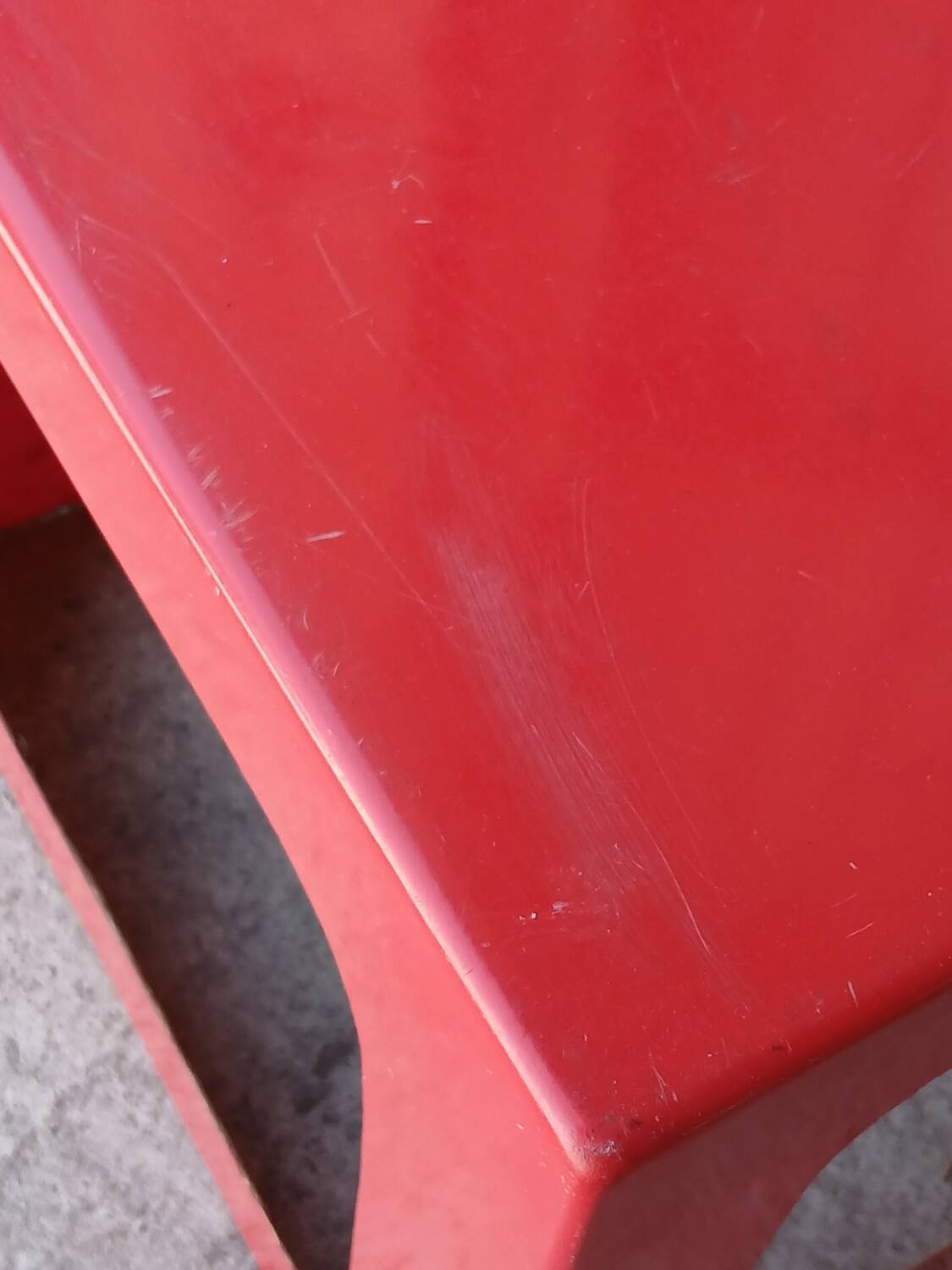 Cube side table in fibreglass