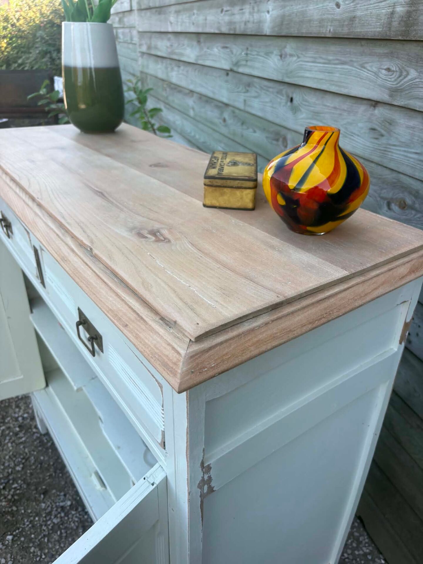 Old buffet revamped – chic vintage country style
