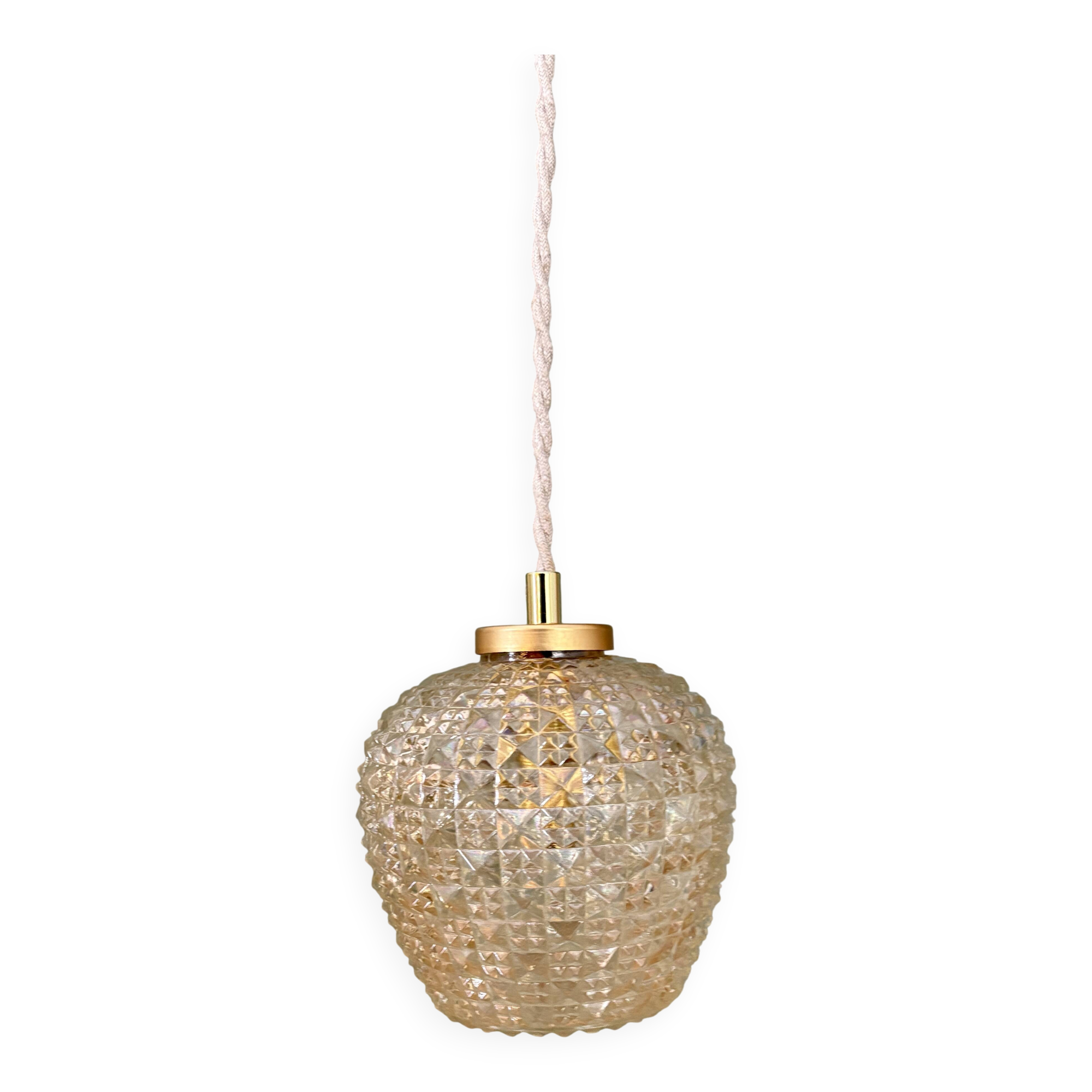 Suspension globe vintage en verre moulé ambré