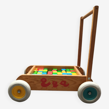 Chariot de marche avec cubes en bois multicolores