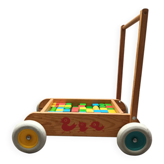 Chariot de marche avec cubes en bois multicolores