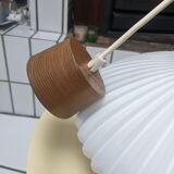 Suspension vintage en opaline plissée et bois