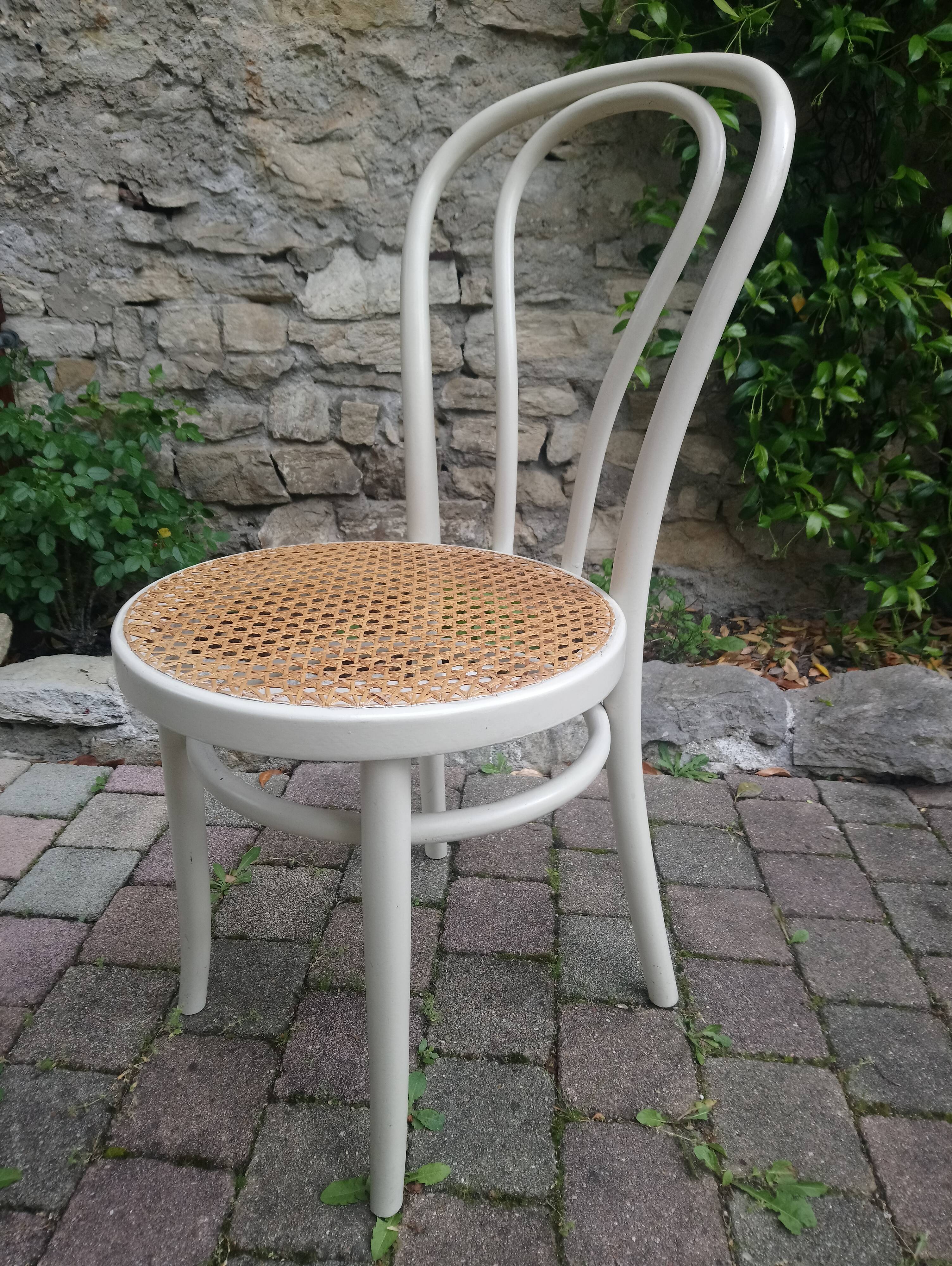 Chaise Thonet cannée