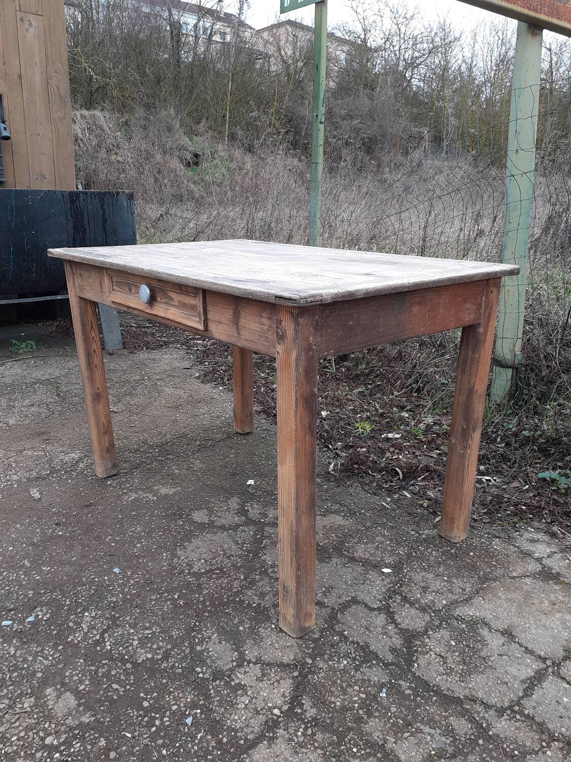 Farm table