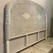 Ensemble chambre rotin blanc : commode, miroir, lit, panier