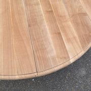 Table à manger ronde pied central extensible décapée en noyer massif 2 rall