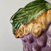 Pichet vintage en barbotine grappe de raisin
