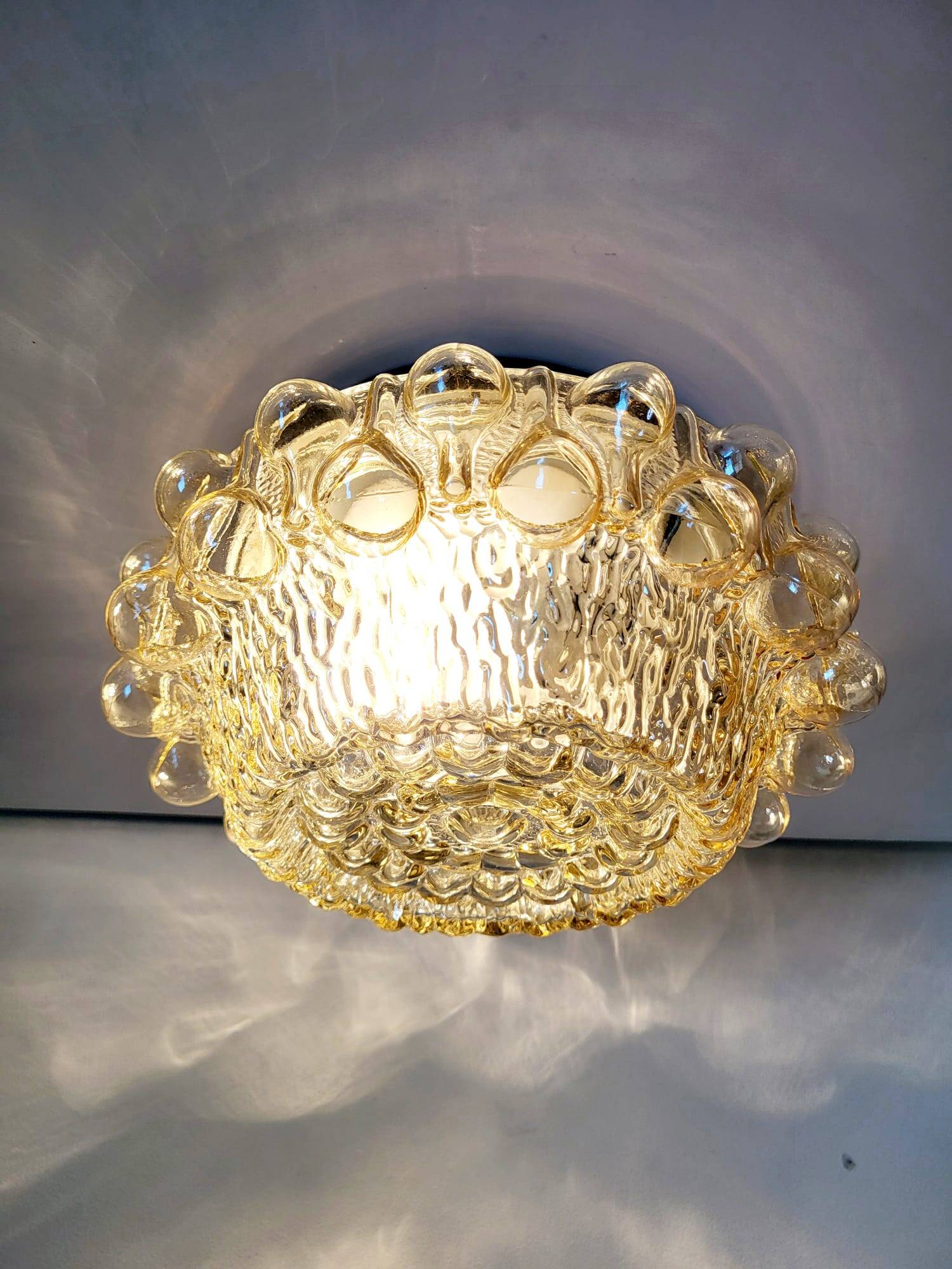 Vintage glazen wand of plafondlamp, bubble reliëf space age, jaren 1970