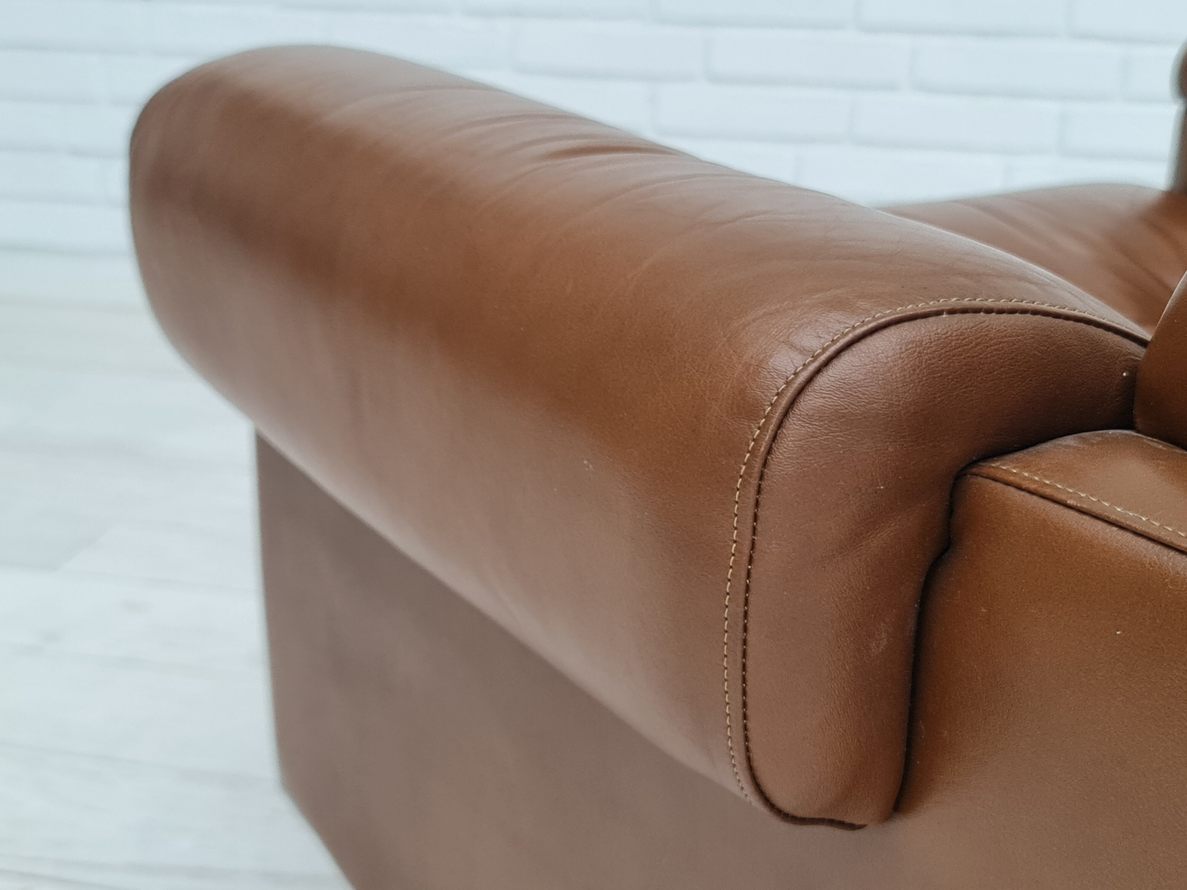 Fauteuil en cuir du milieu du siècle, années 1970