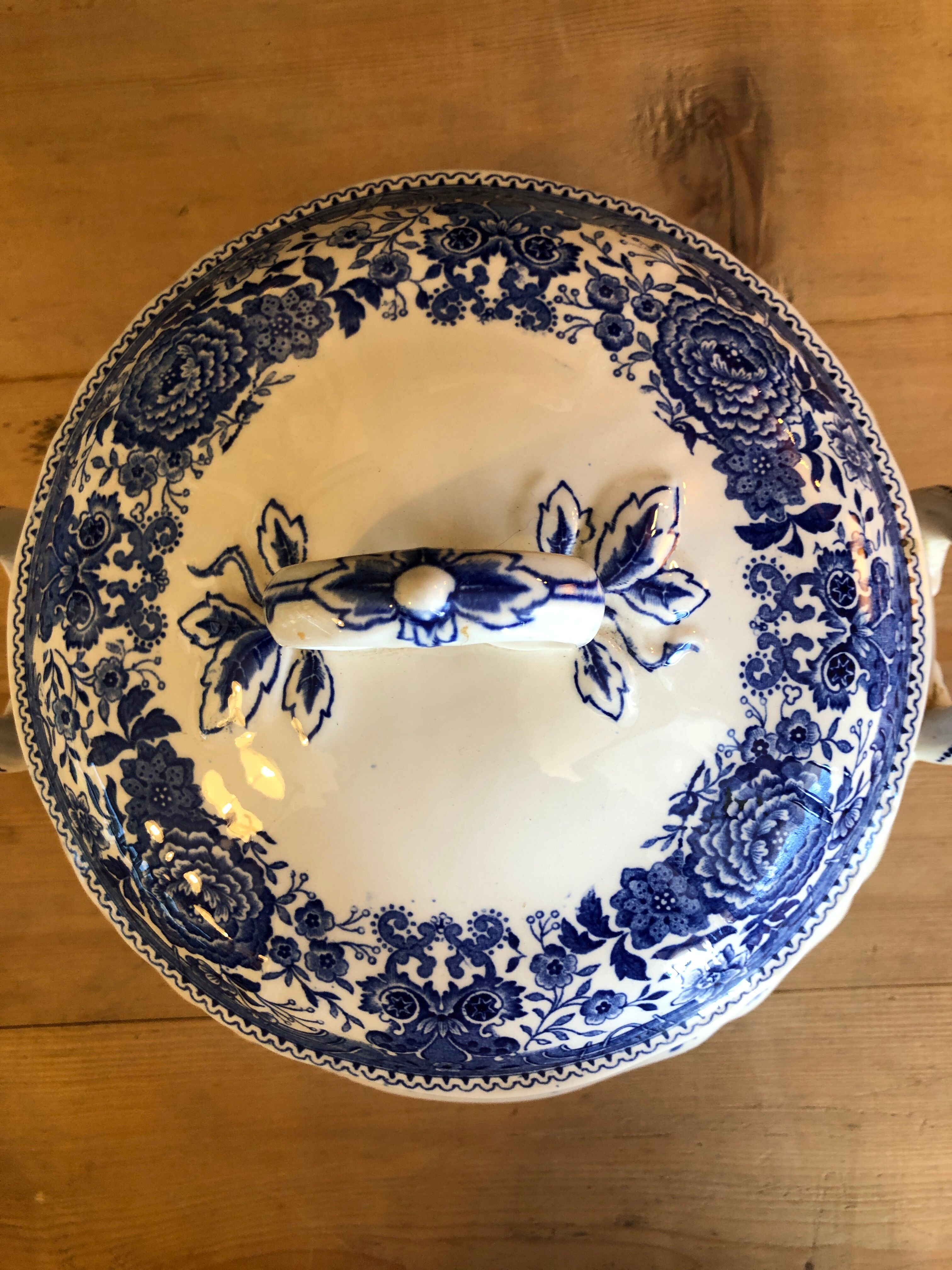 Blue soup pot Villeroy and Boch