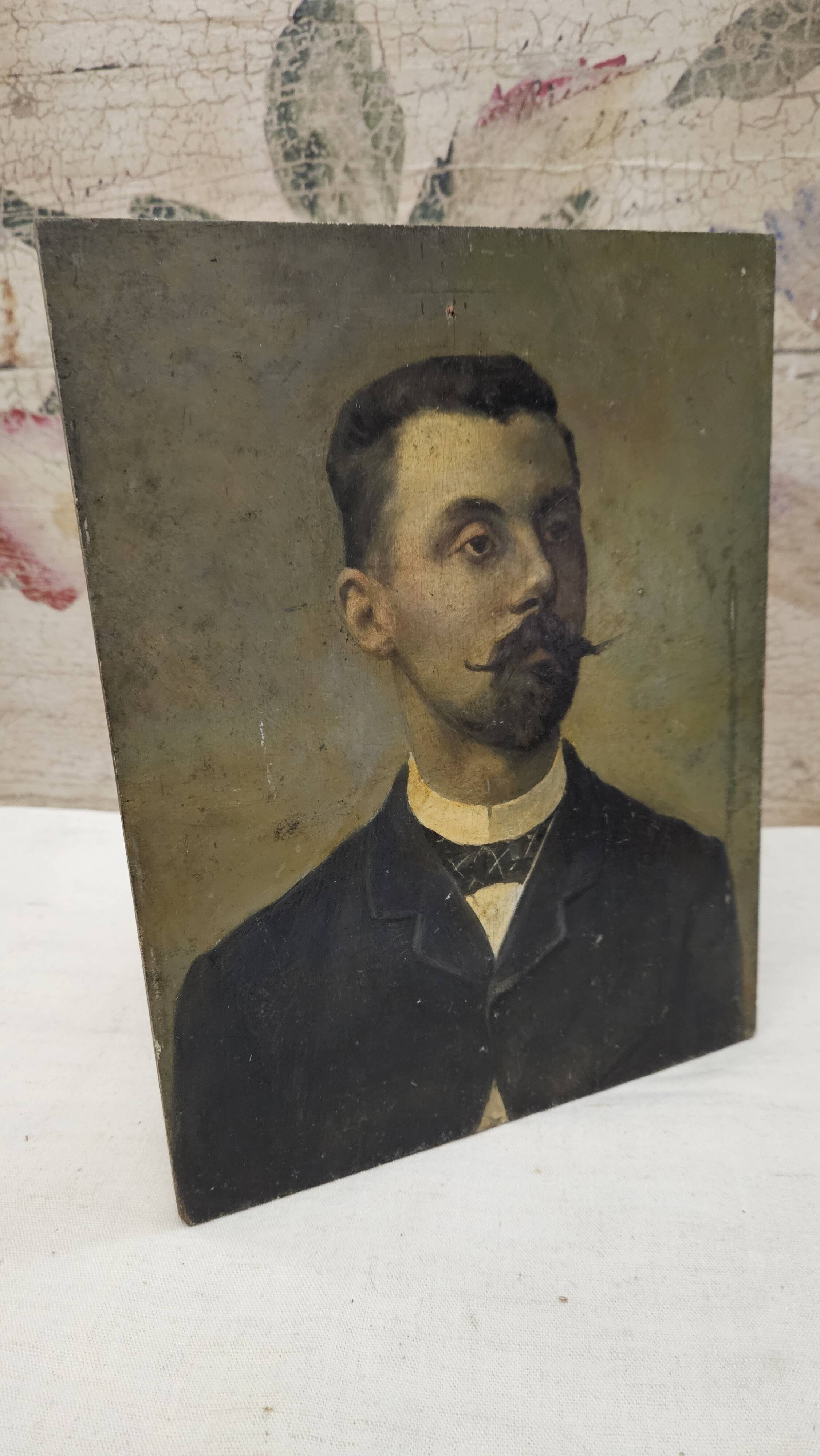 Portrait huile sur panneau - Homme à la moustache