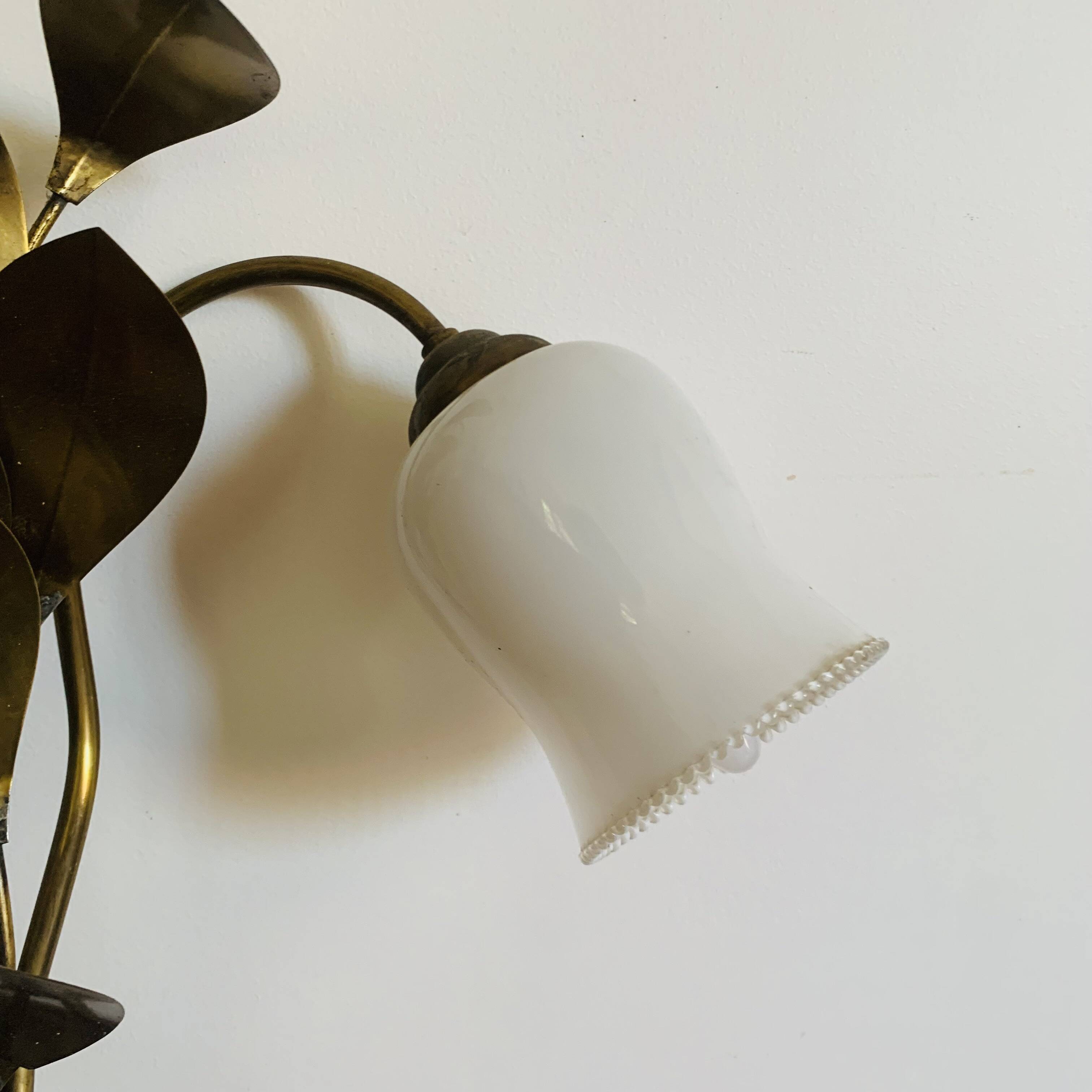 Floral wall light with 2 bulbs in brass and opaline, – 1950s/60s