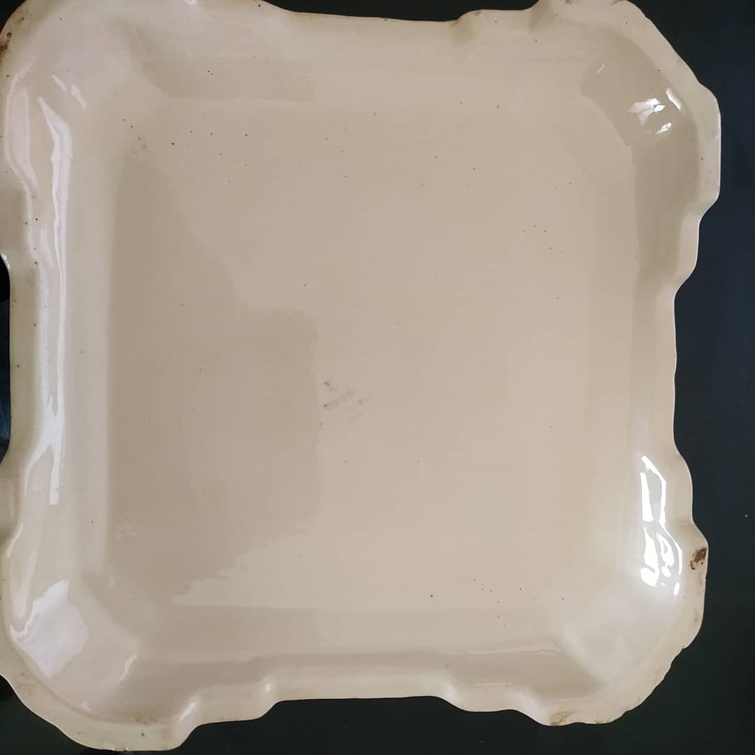 Ceramic dish mat with parrot decoration