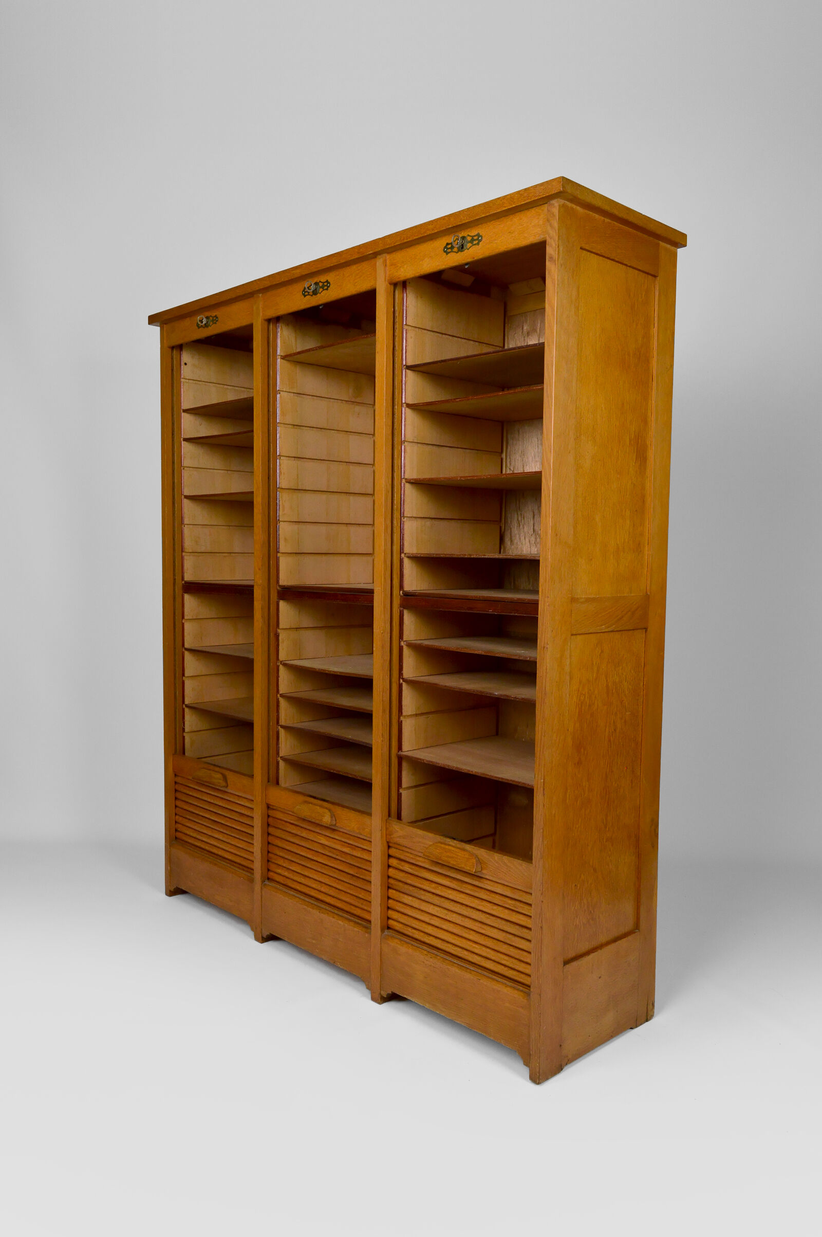 Large notary furniture with curtains by G.M. Radia, circa 1920
