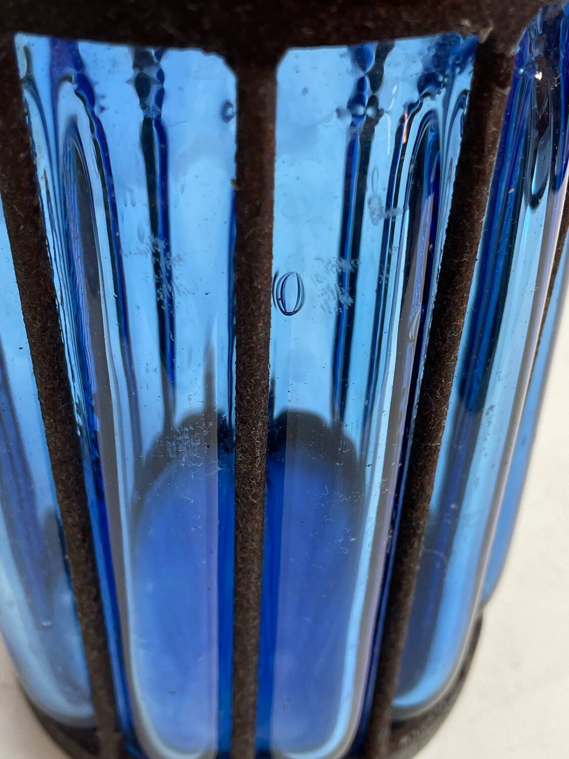 Vase en verre soufflé enchâssé