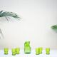 Carafe en verre vert moulé aux motifs de fruits orangeade avec ses 6 verres