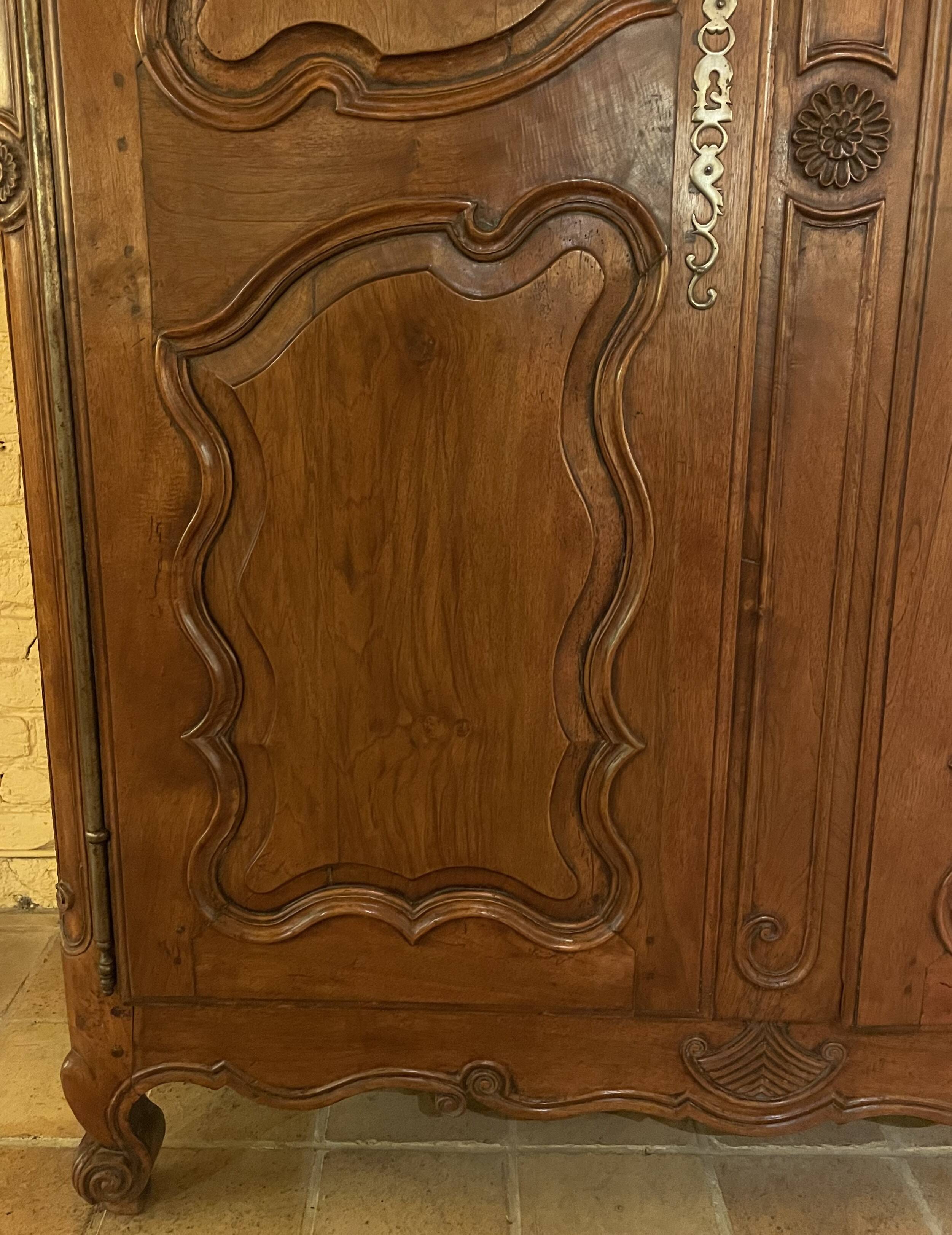 Louis XV walnut wardrobe - 18th century