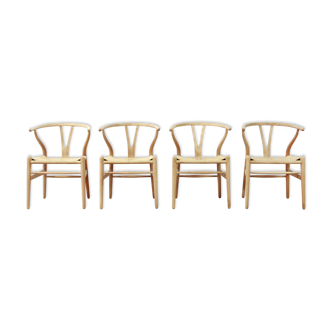 Set of 4 Hans Wegner Wishbone chairs by Carl Hansen and Son model CH24