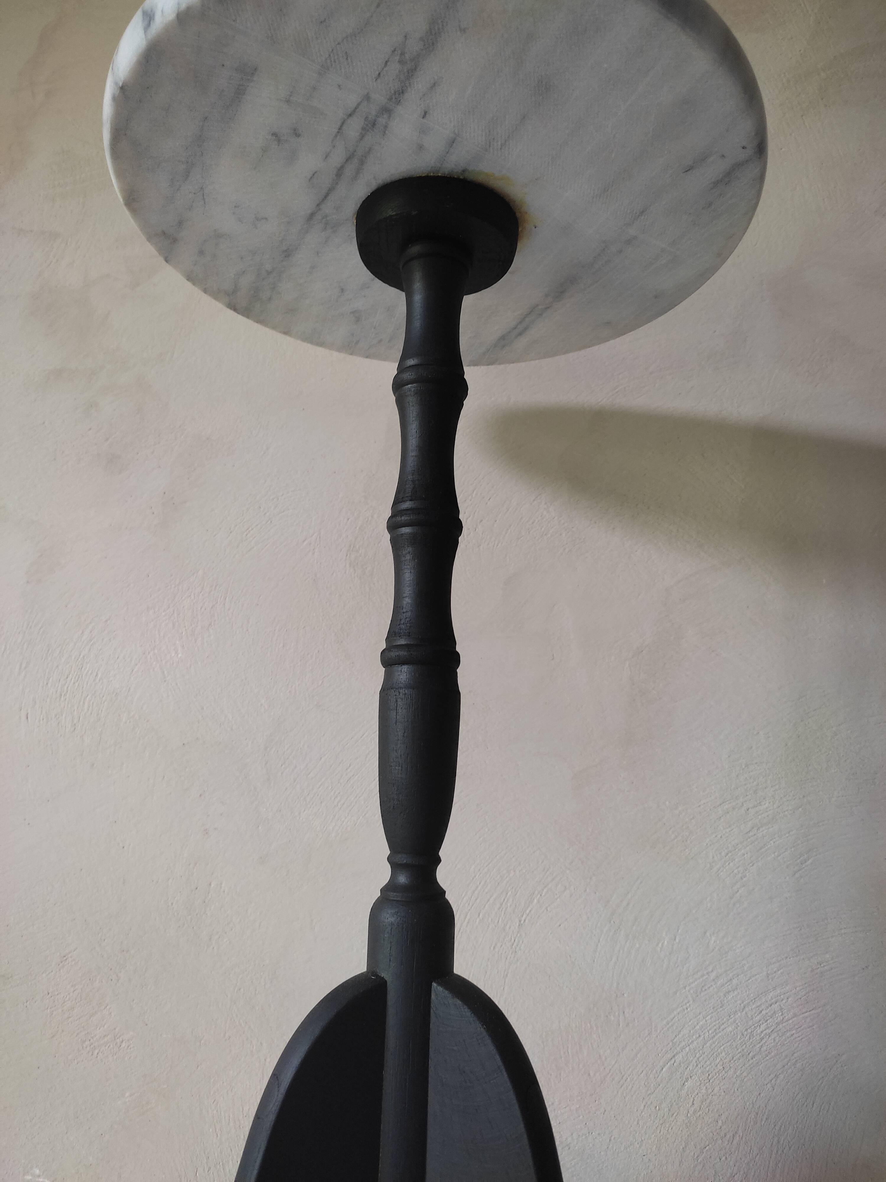 Marble tripod sellette