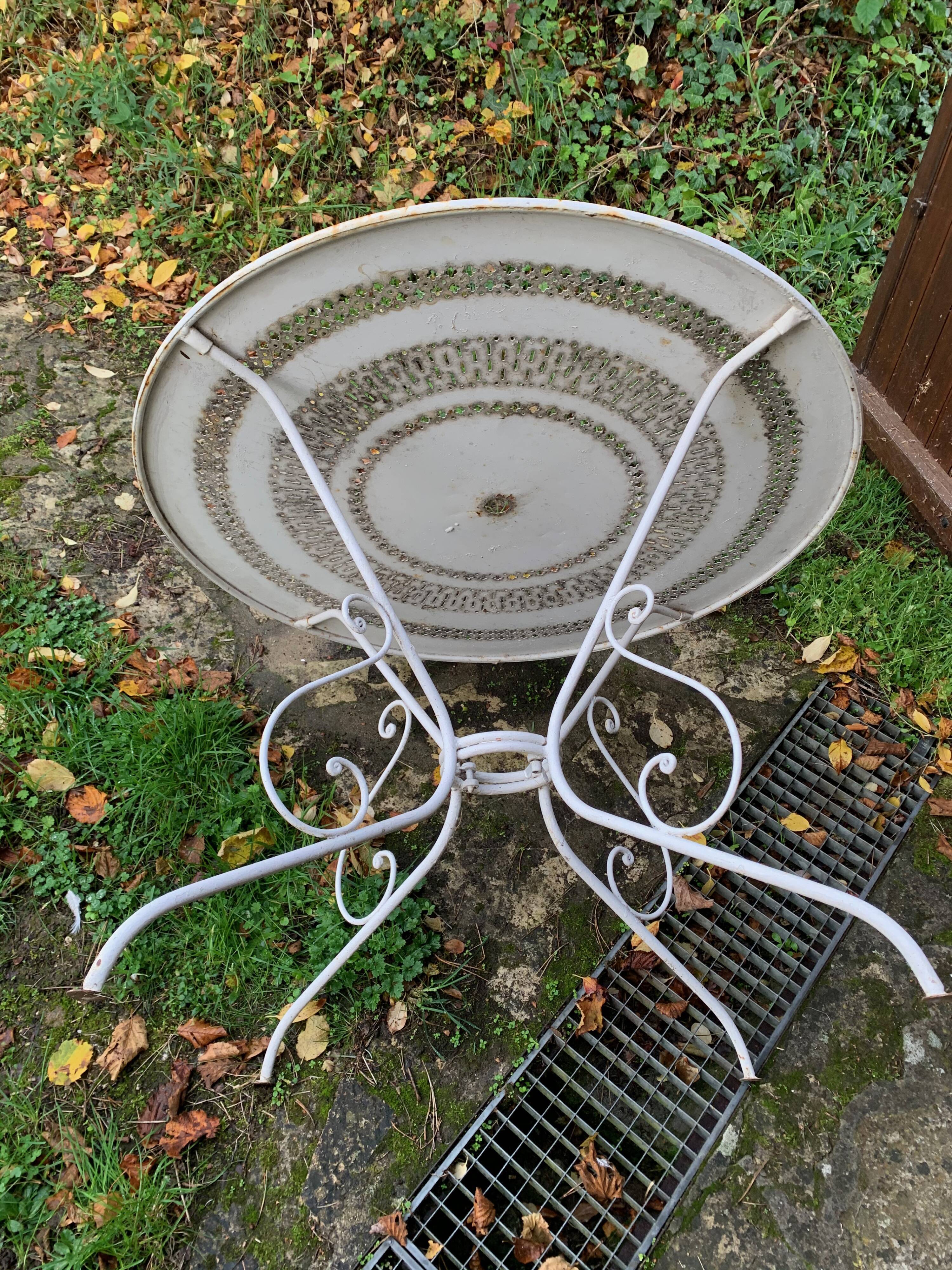Vintage garden roundtable 60s