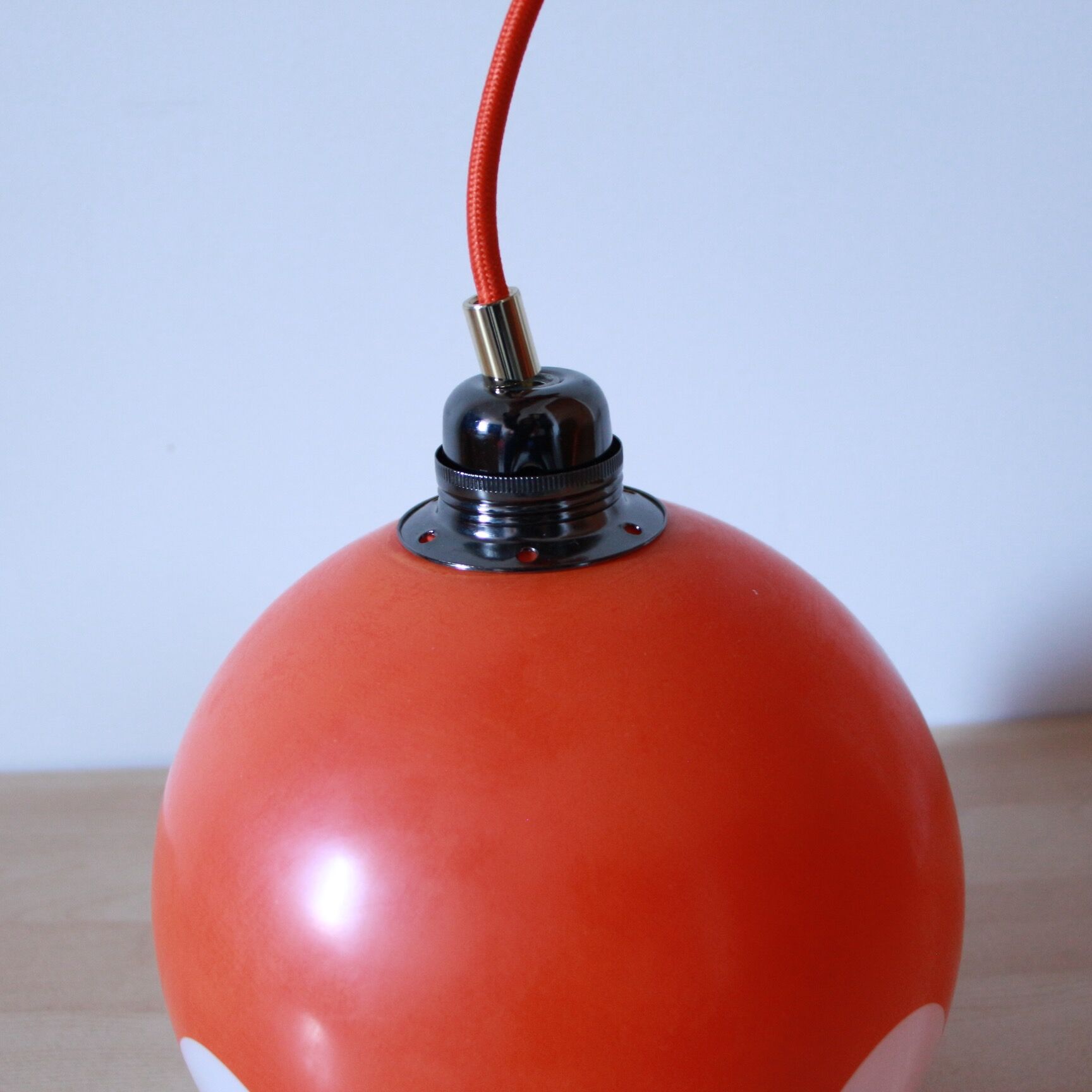 Seventies ball suspension