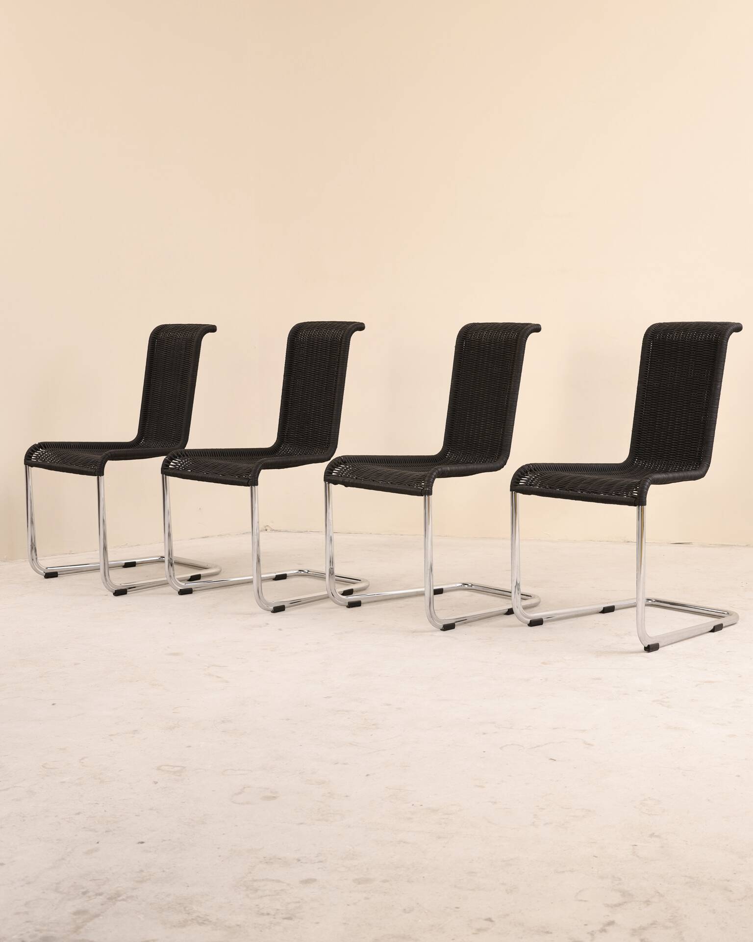 Chaises tubulaires cantilever, modèle B20, Tecta, 1980’s 