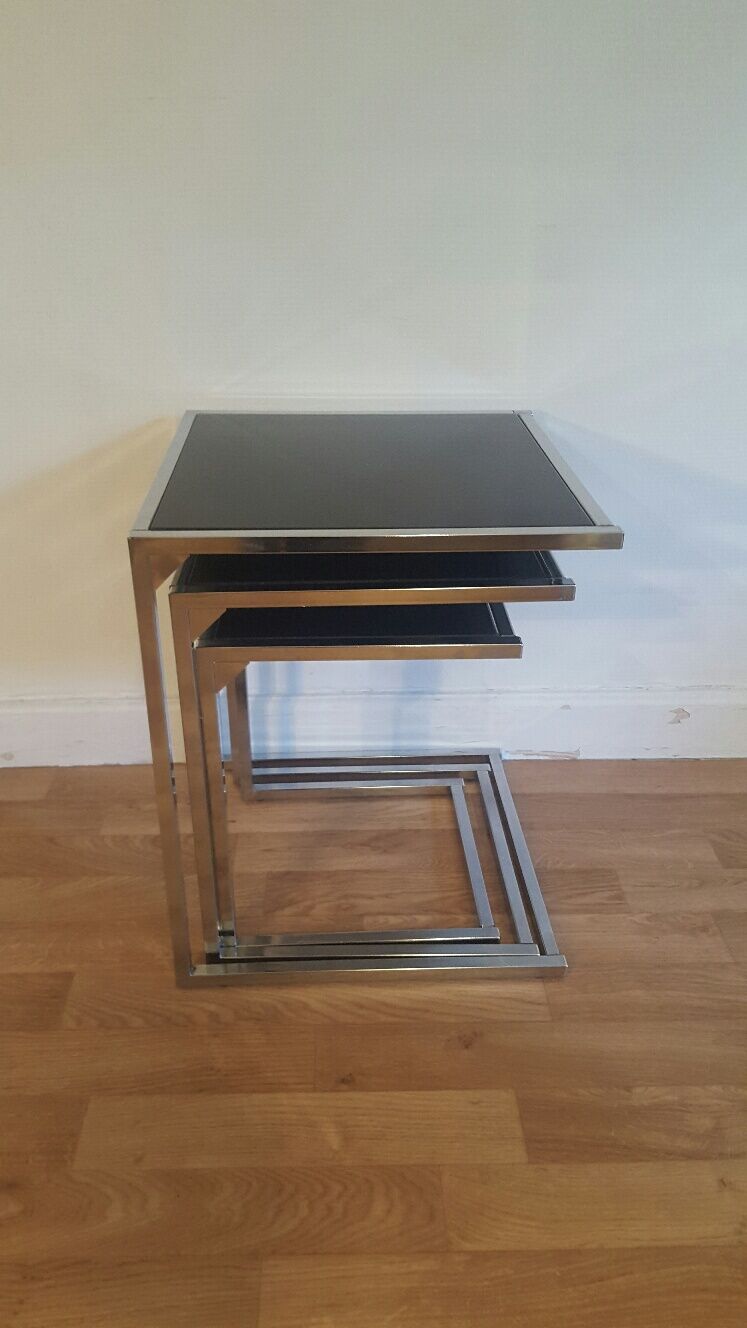 Pull out tables